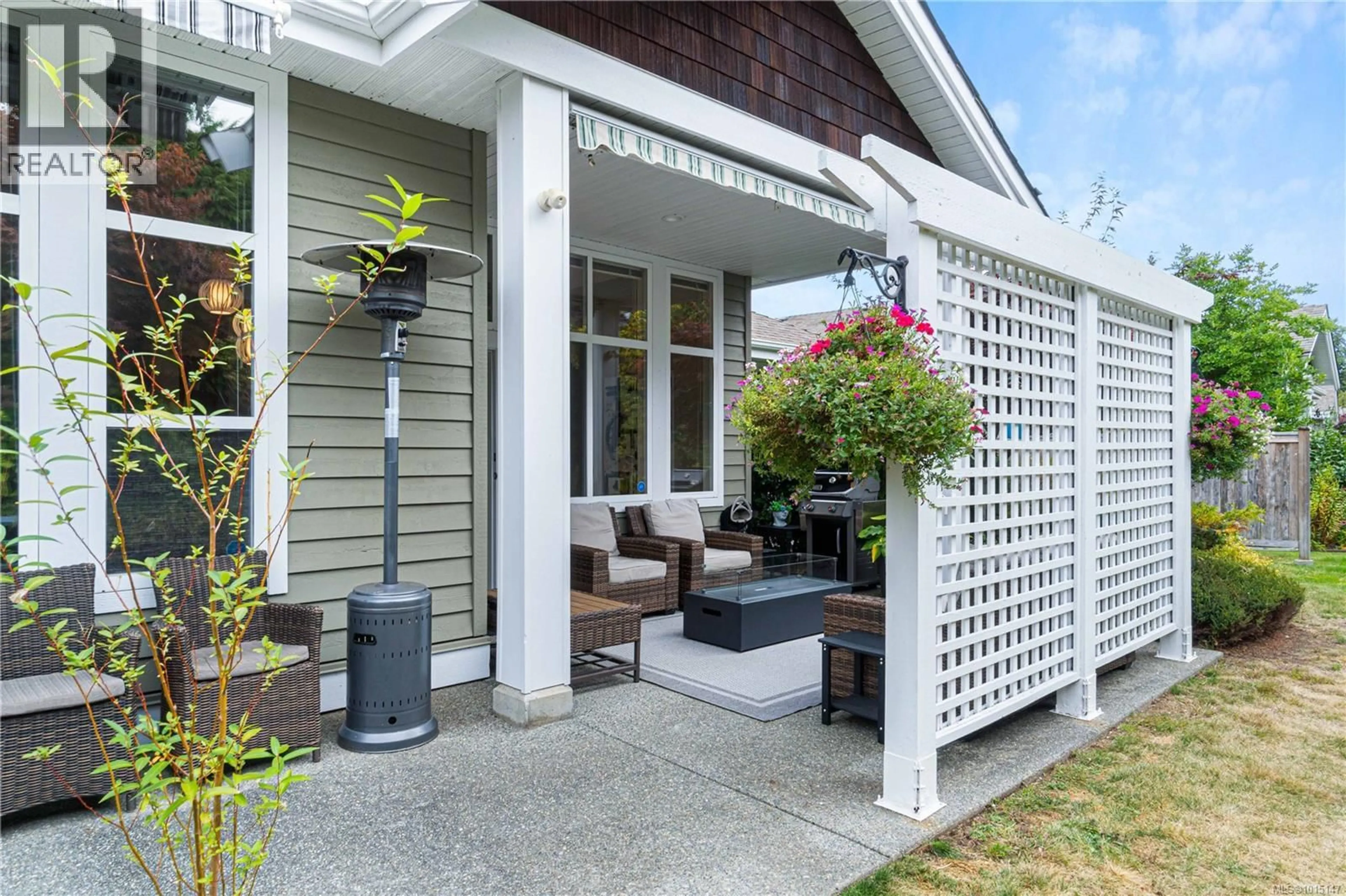 Home with vinyl exterior material, street for 1390 GABRIOLA DRIVE, Parksville British Columbia V9P2Y5