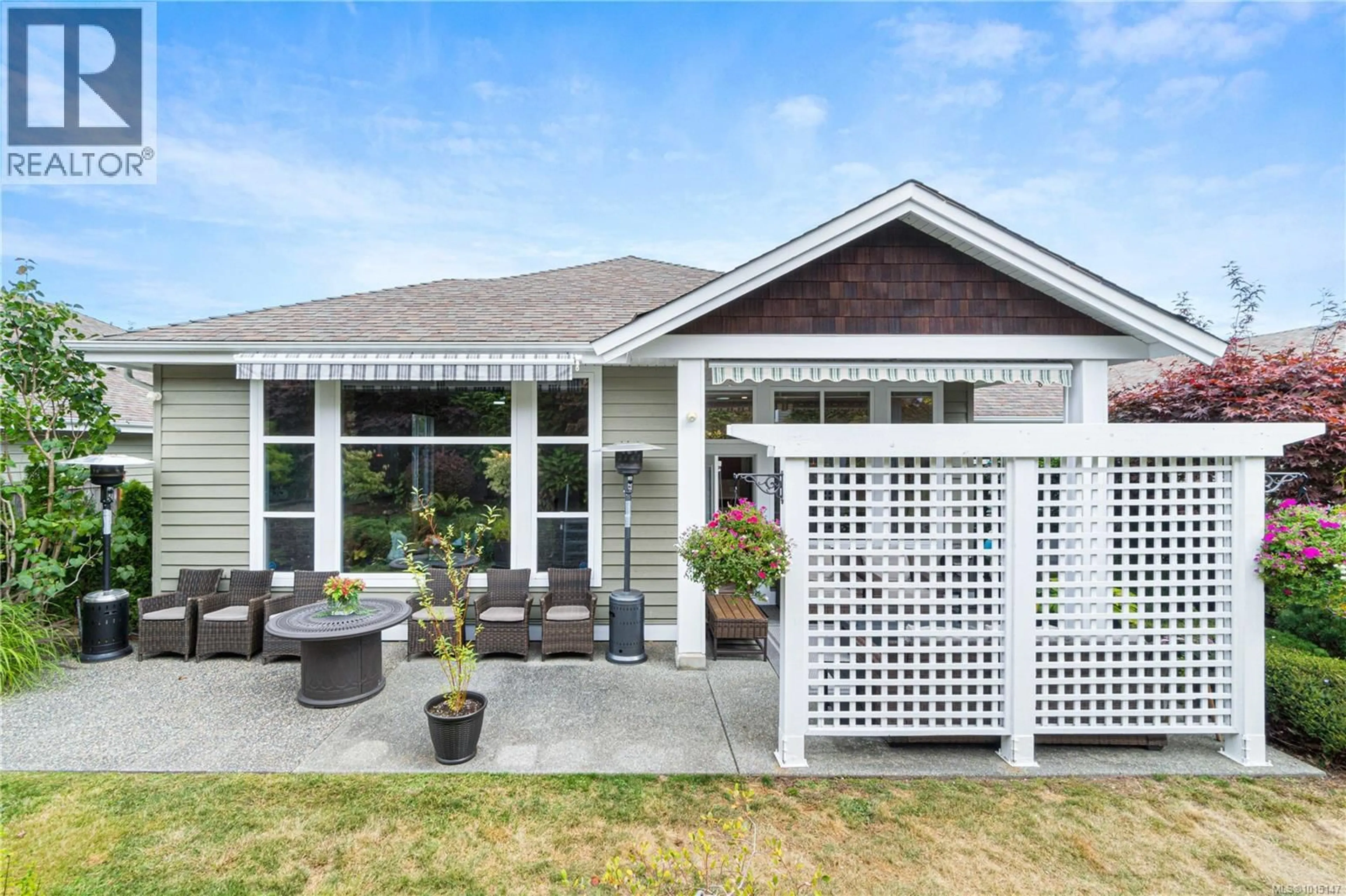 Home with vinyl exterior material, street for 1390 GABRIOLA DRIVE, Parksville British Columbia V9P2Y5