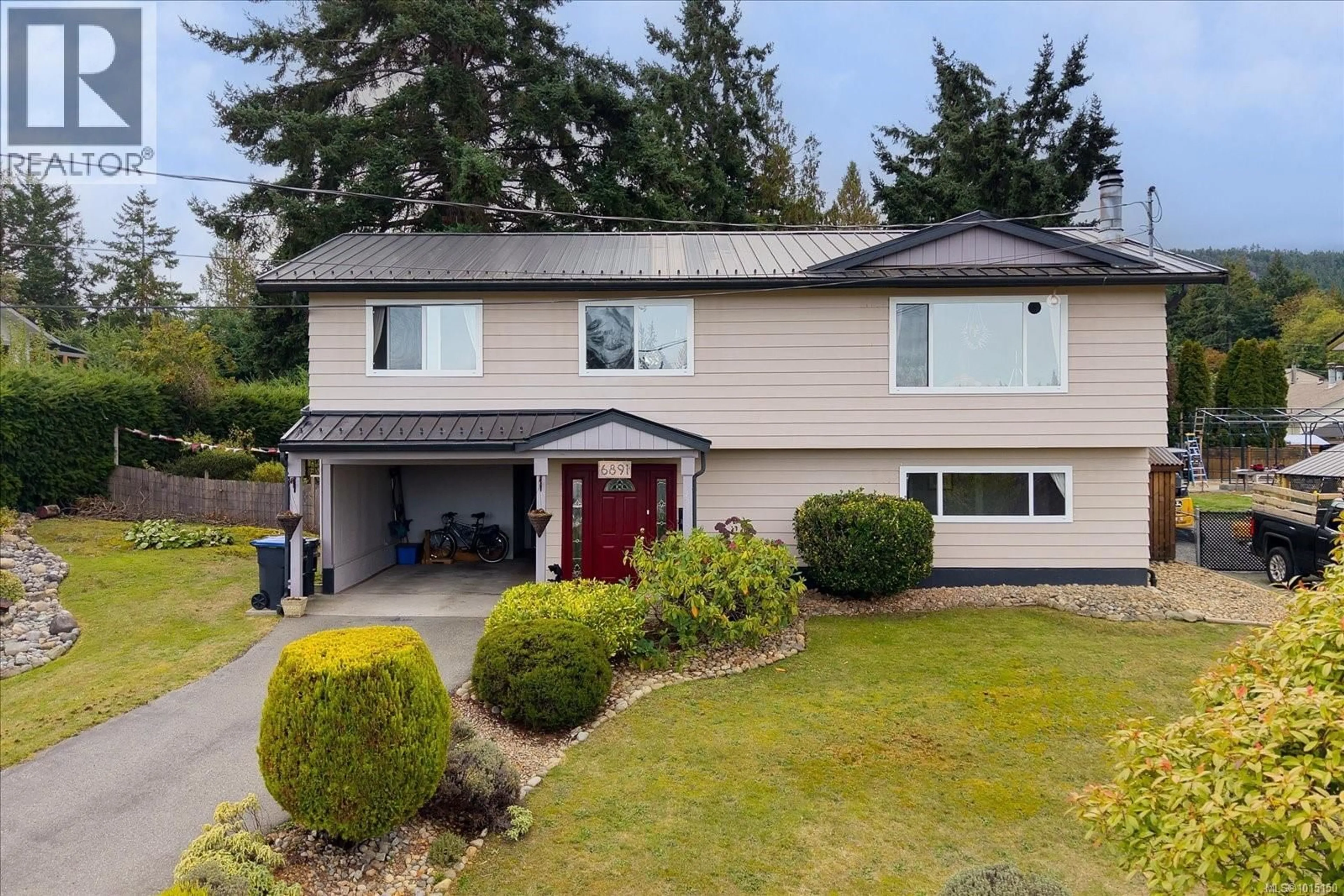 Home with vinyl exterior material, street for 6891 HARWOOD DRIVE, Lantzville British Columbia V0R2H0