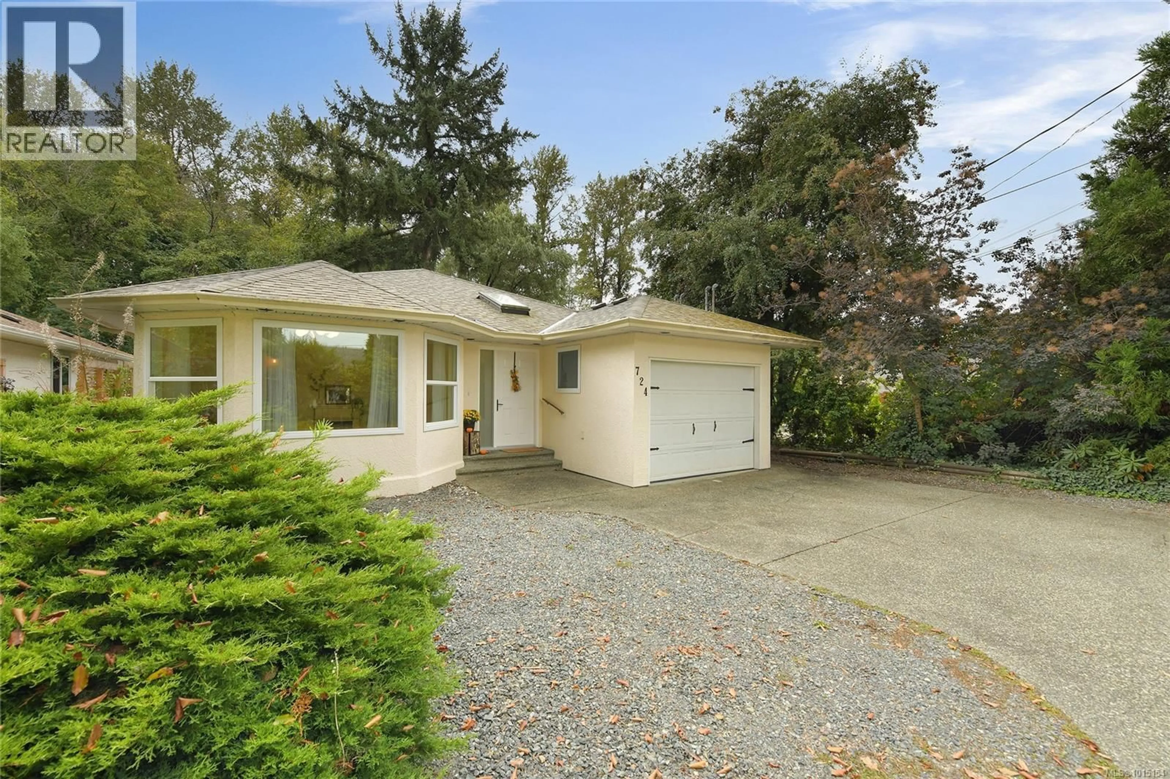 Home with vinyl exterior material, street for 724 PARK PLACE, Duncan British Columbia V9L2J5