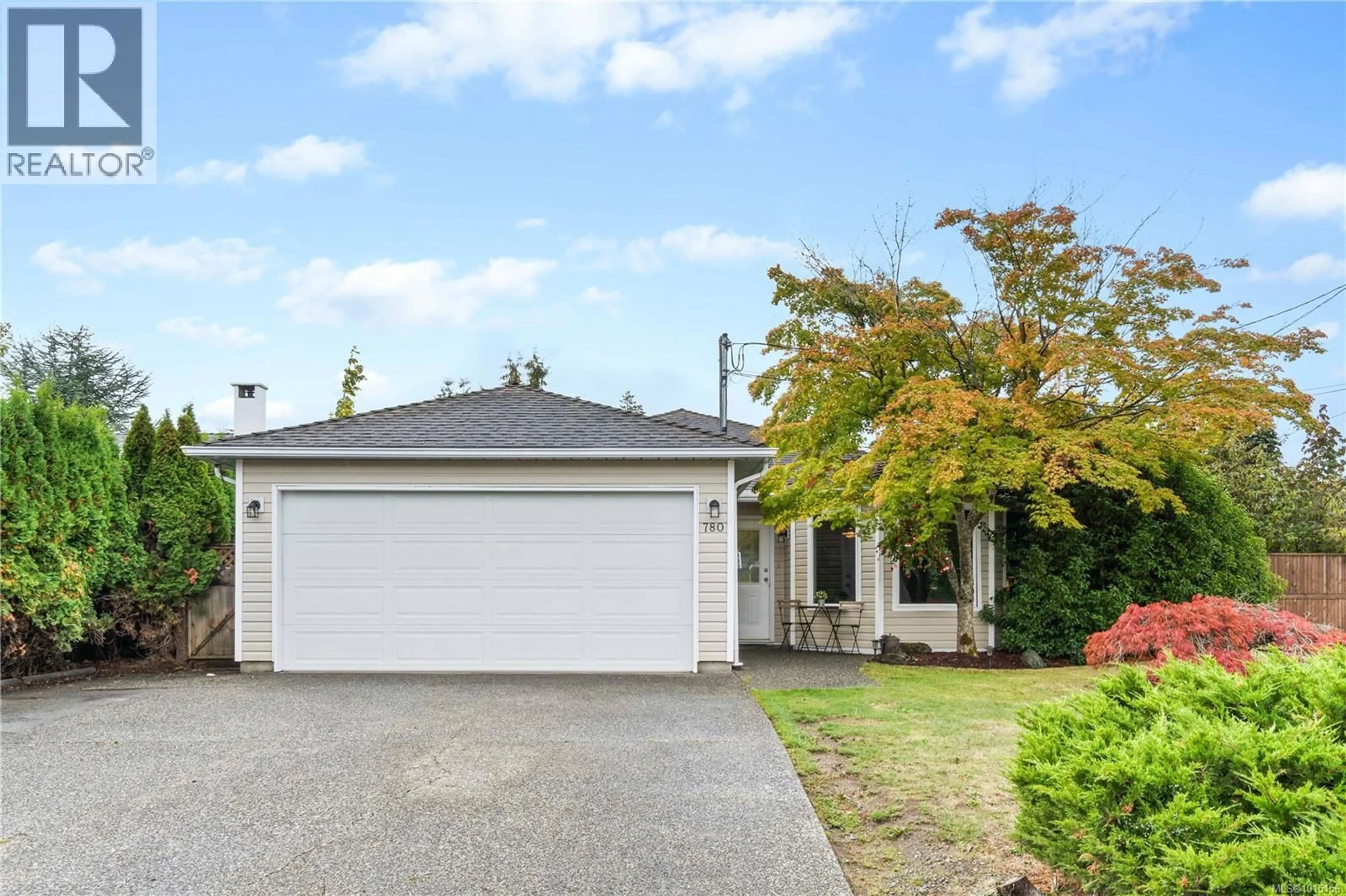 Home with vinyl exterior material, street for 780 HUMPHREY ROAD, Parksville British Columbia V9P1C8