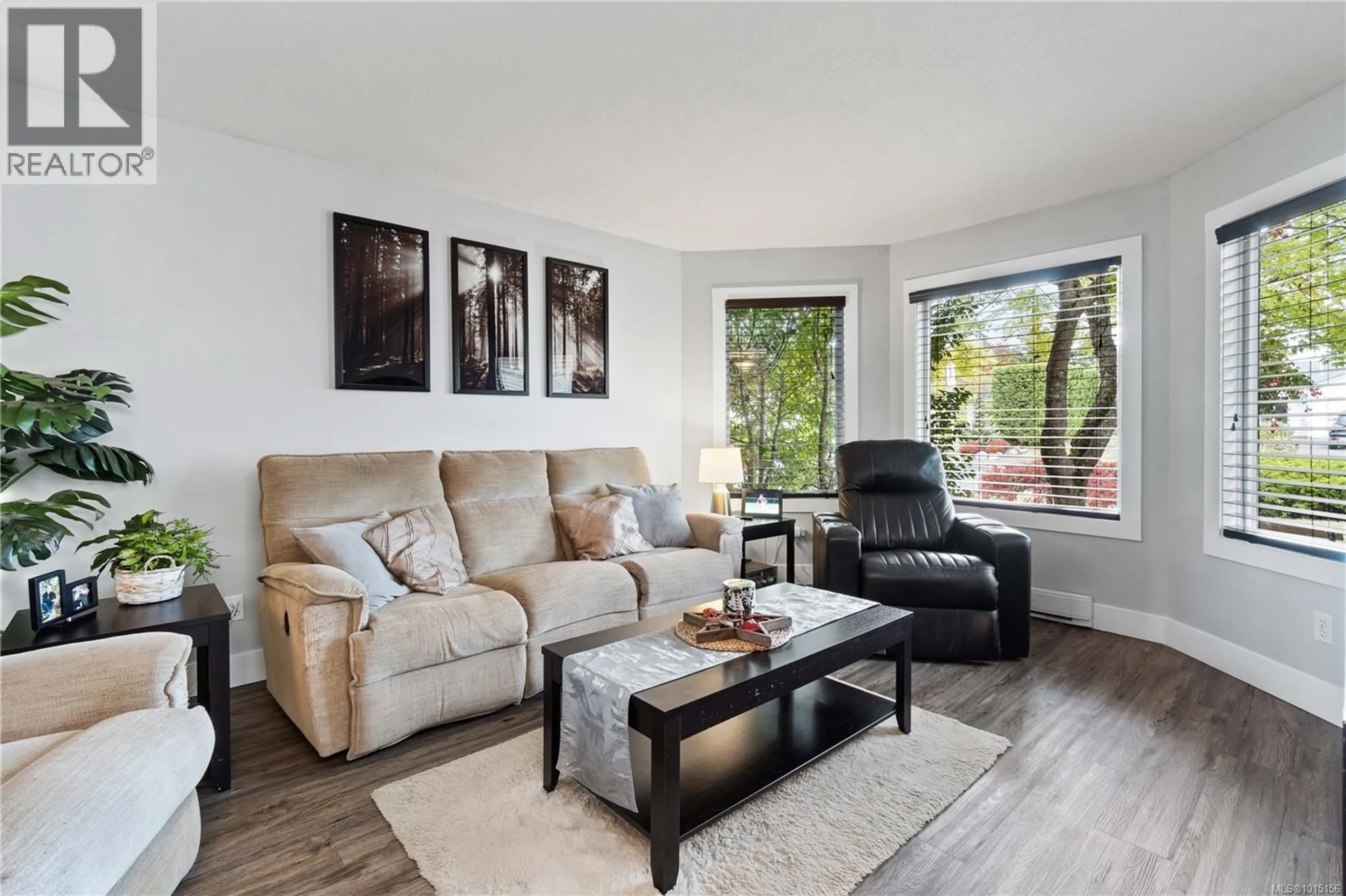 Living room with furniture, wood/laminate floor for 780 HUMPHREY ROAD, Parksville British Columbia V9P1C8