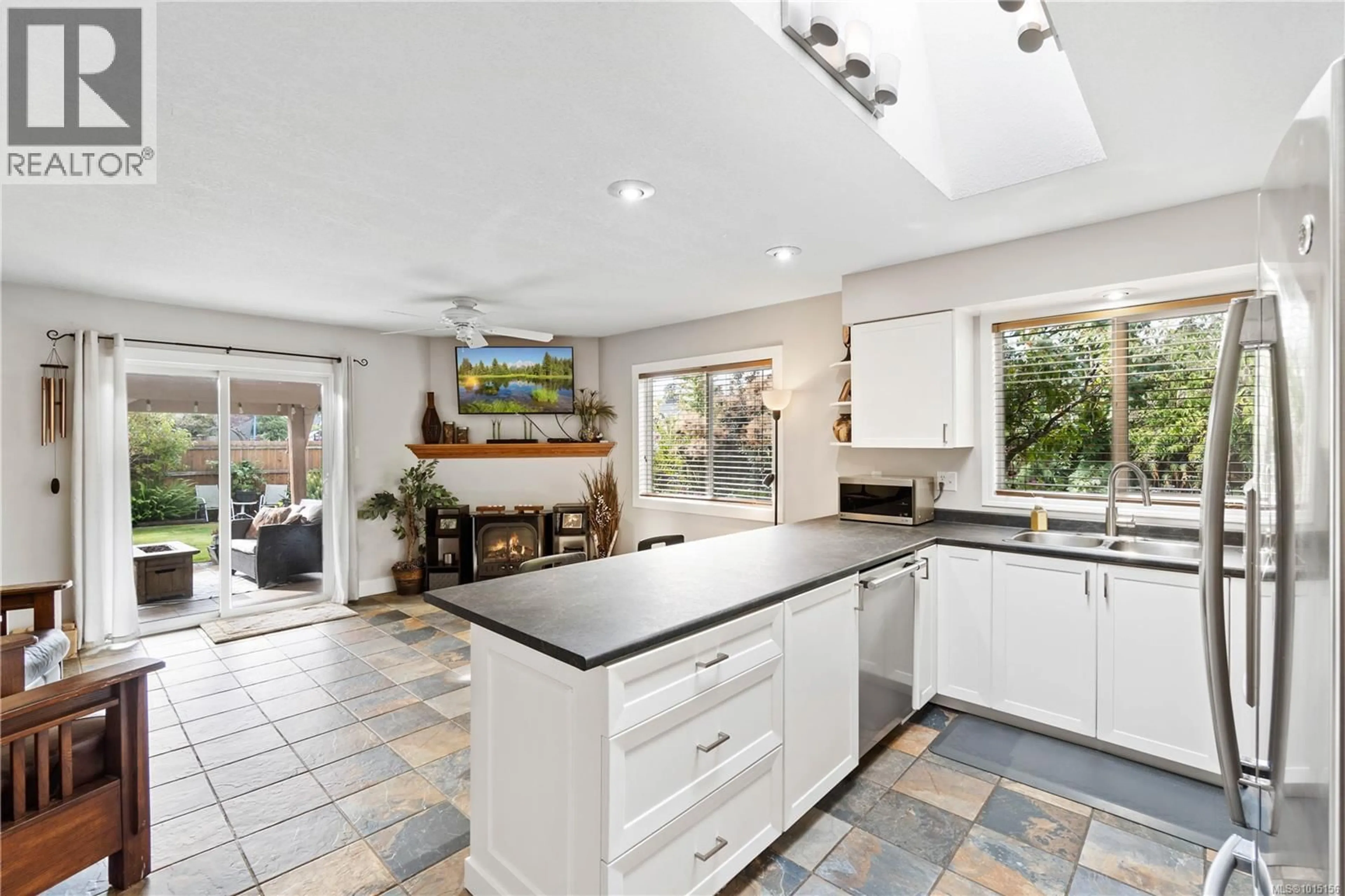 Open concept kitchen, ceramic/tile floor for 780 HUMPHREY ROAD, Parksville British Columbia V9P1C8