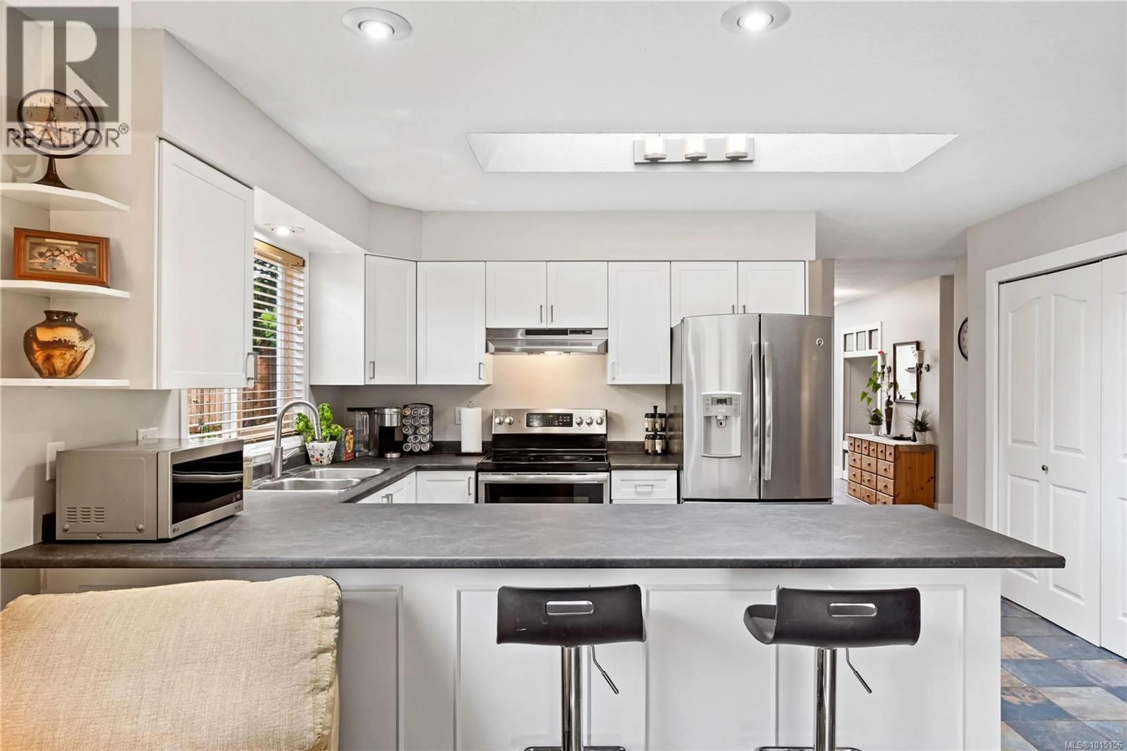 Open concept kitchen, ceramic/tile floor for 780 HUMPHREY ROAD, Parksville British Columbia V9P1C8