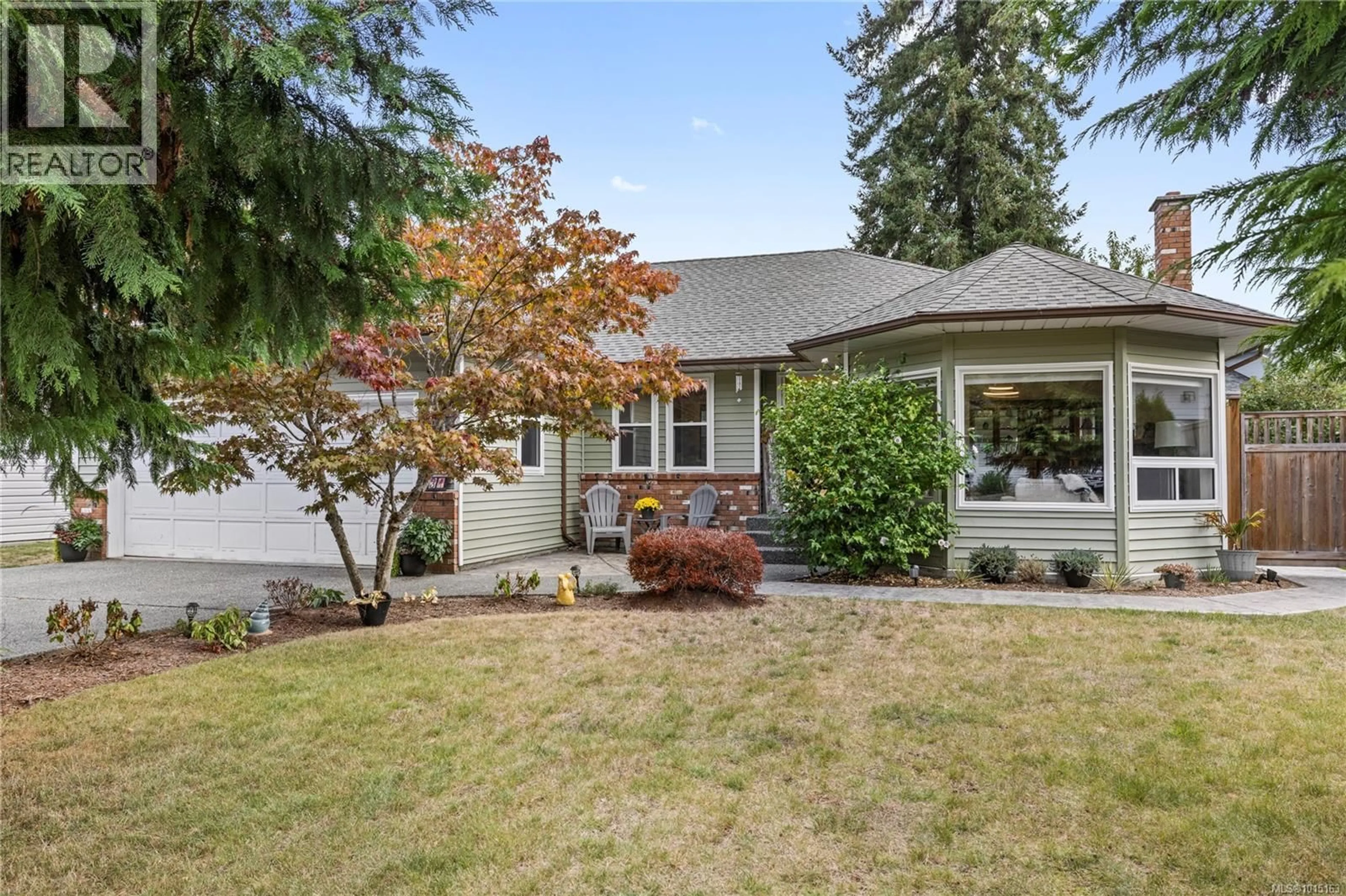 Home with vinyl exterior material, street for 931 COLONIA DRIVE, Ladysmith British Columbia V9G1N9