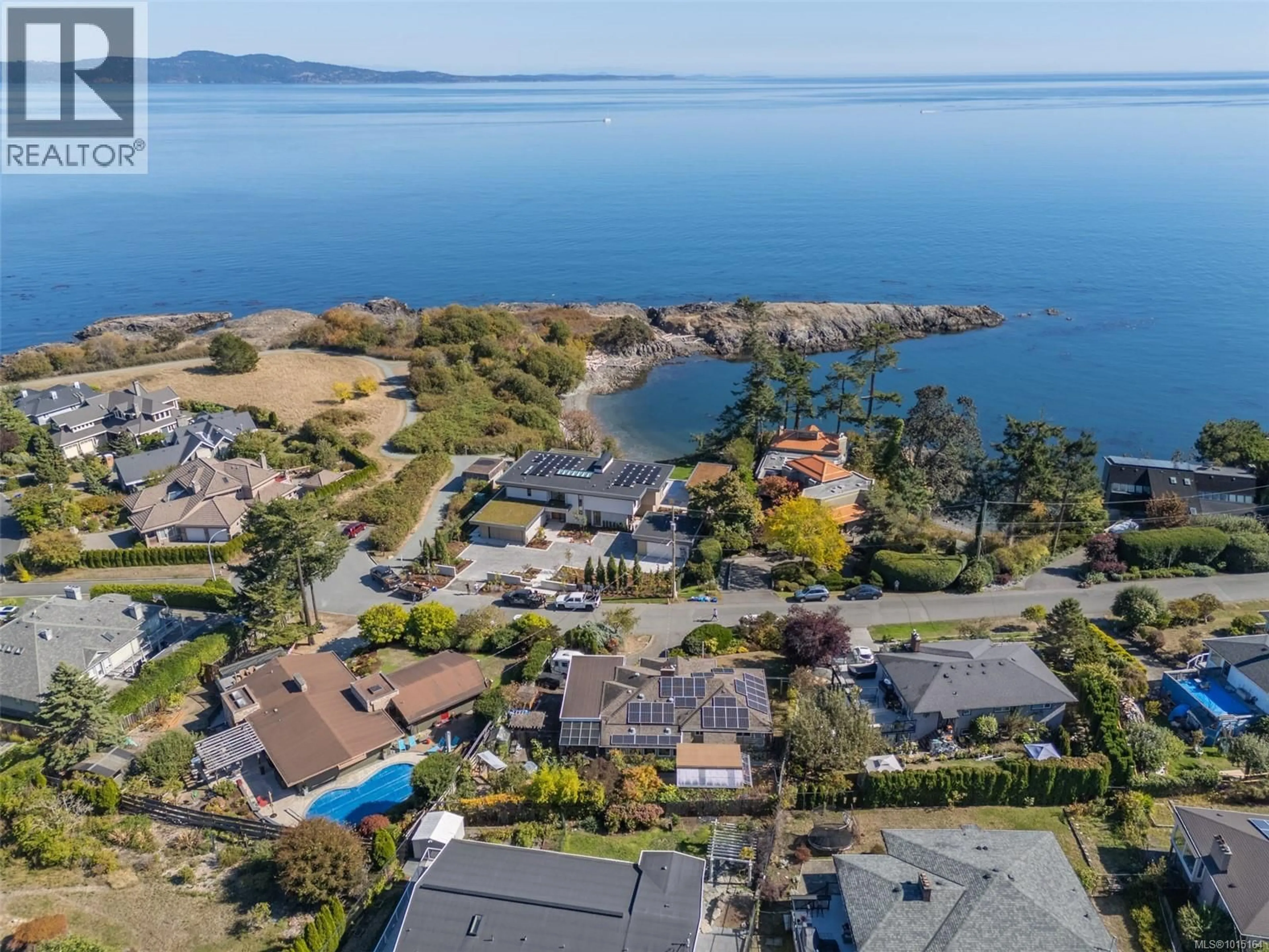 A pic from outside/outdoor area/front of a property/back of a property/a pic from drone, water/lake/river/ocean view for 4490 SHORE WAY, Saanich British Columbia V8N3V2
