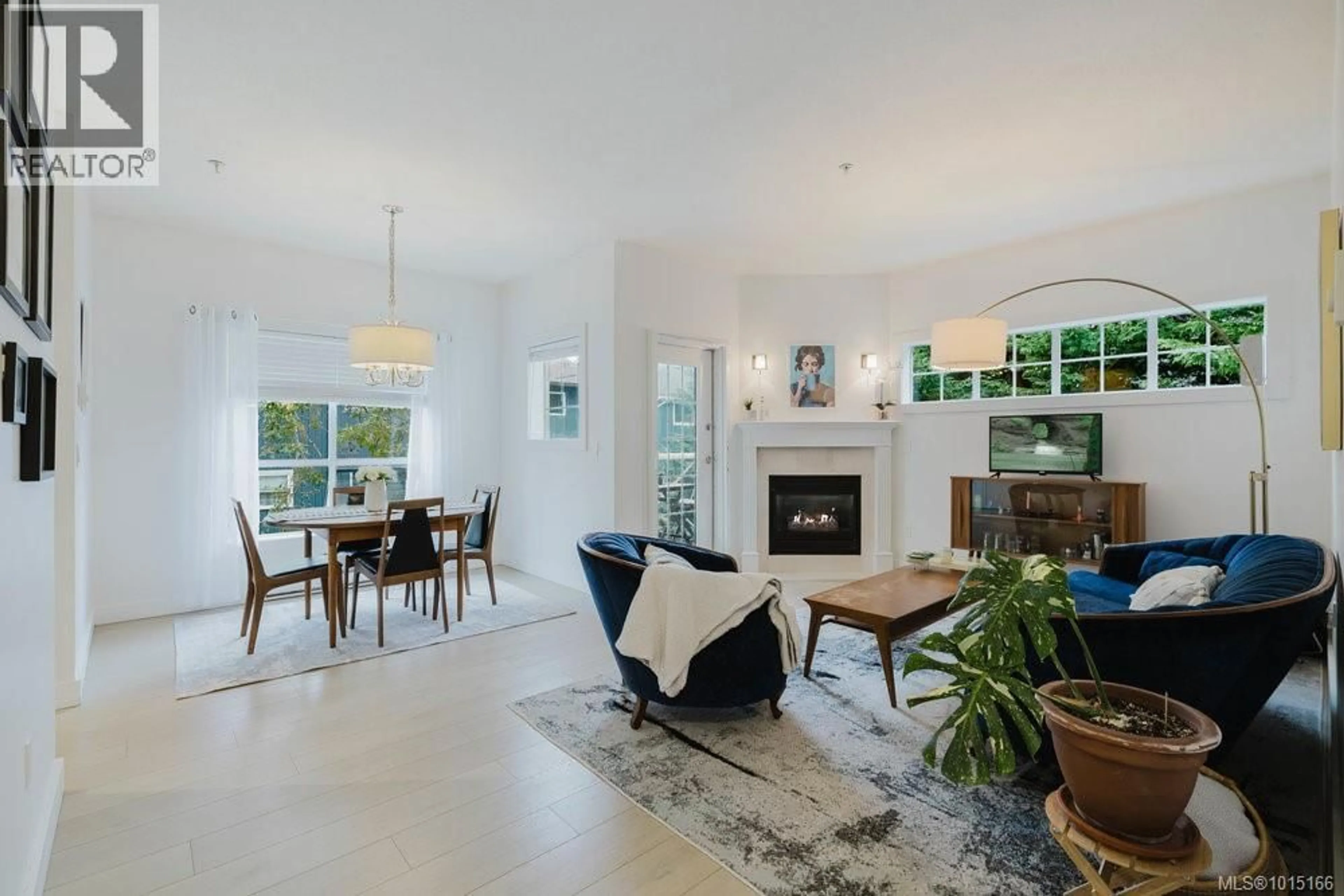 Living room with furniture, unknown for PH 5 - 1371 HILLSIDE AVENUE, Victoria British Columbia V8T2B3