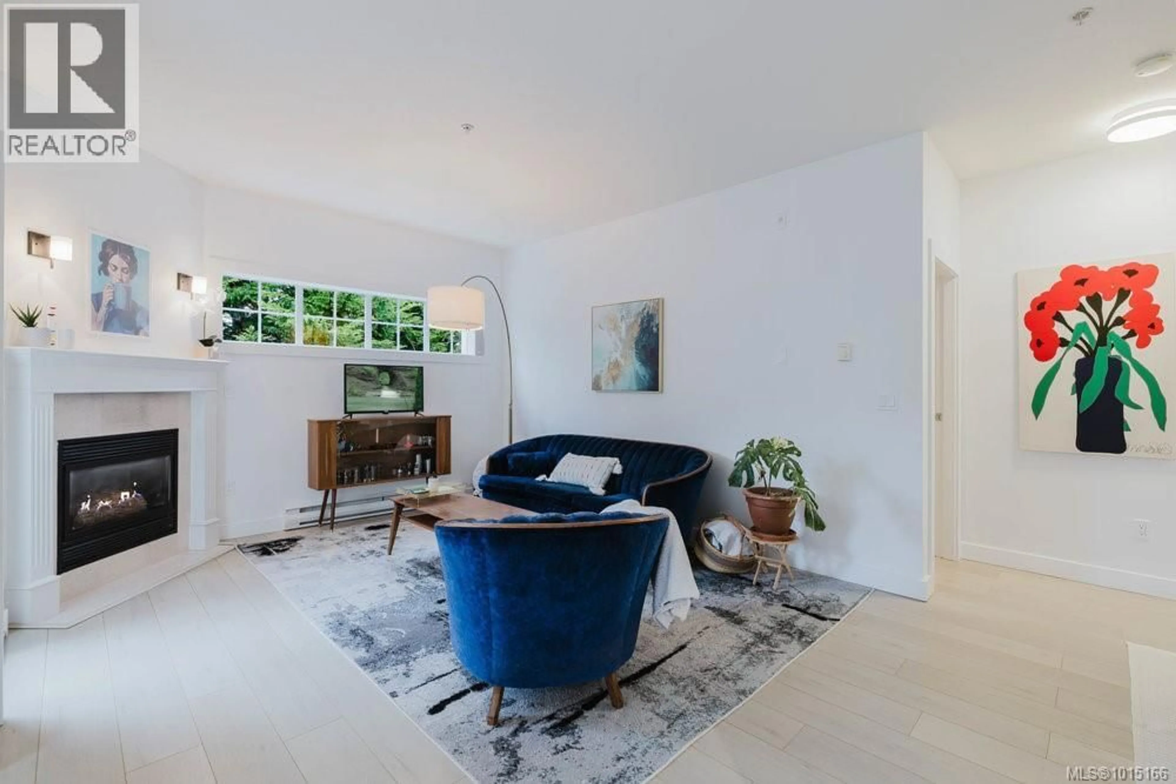 Living room with furniture, unknown for PH 5 - 1371 HILLSIDE AVENUE, Victoria British Columbia V8T2B3