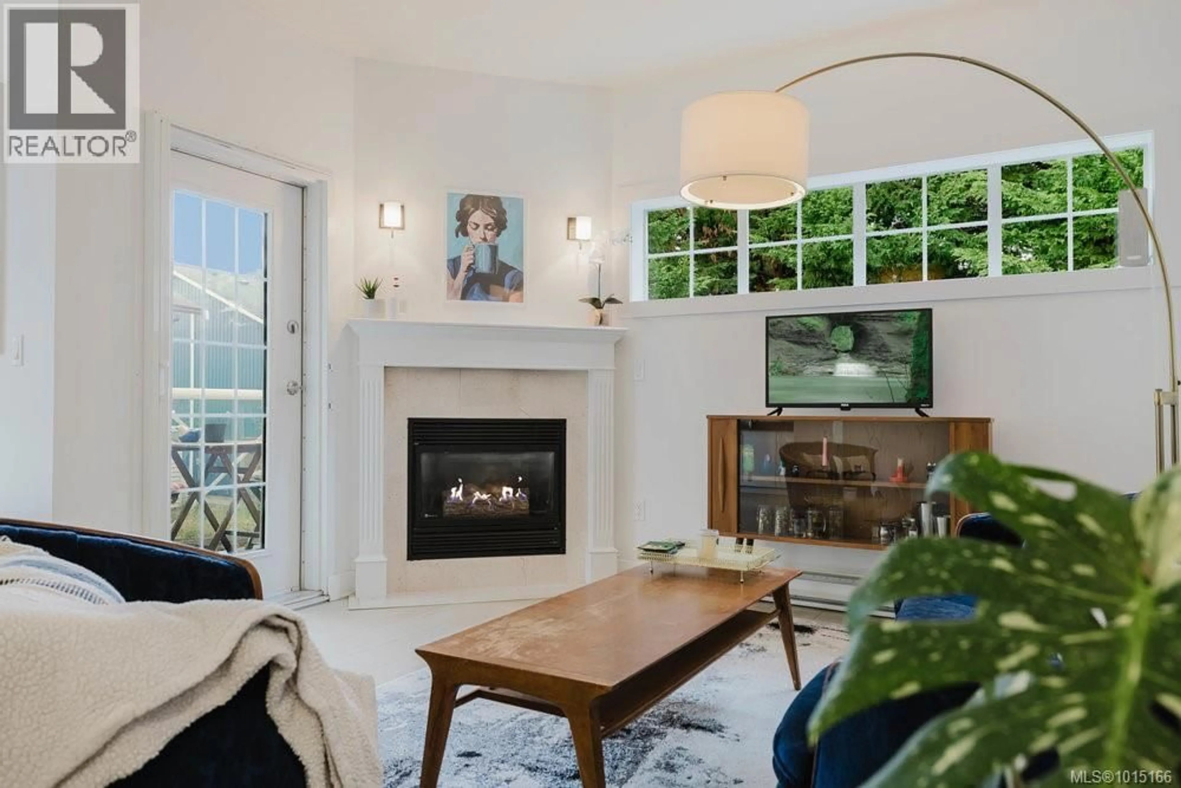 Living room with furniture, unknown for PH 5 - 1371 HILLSIDE AVENUE, Victoria British Columbia V8T2B3