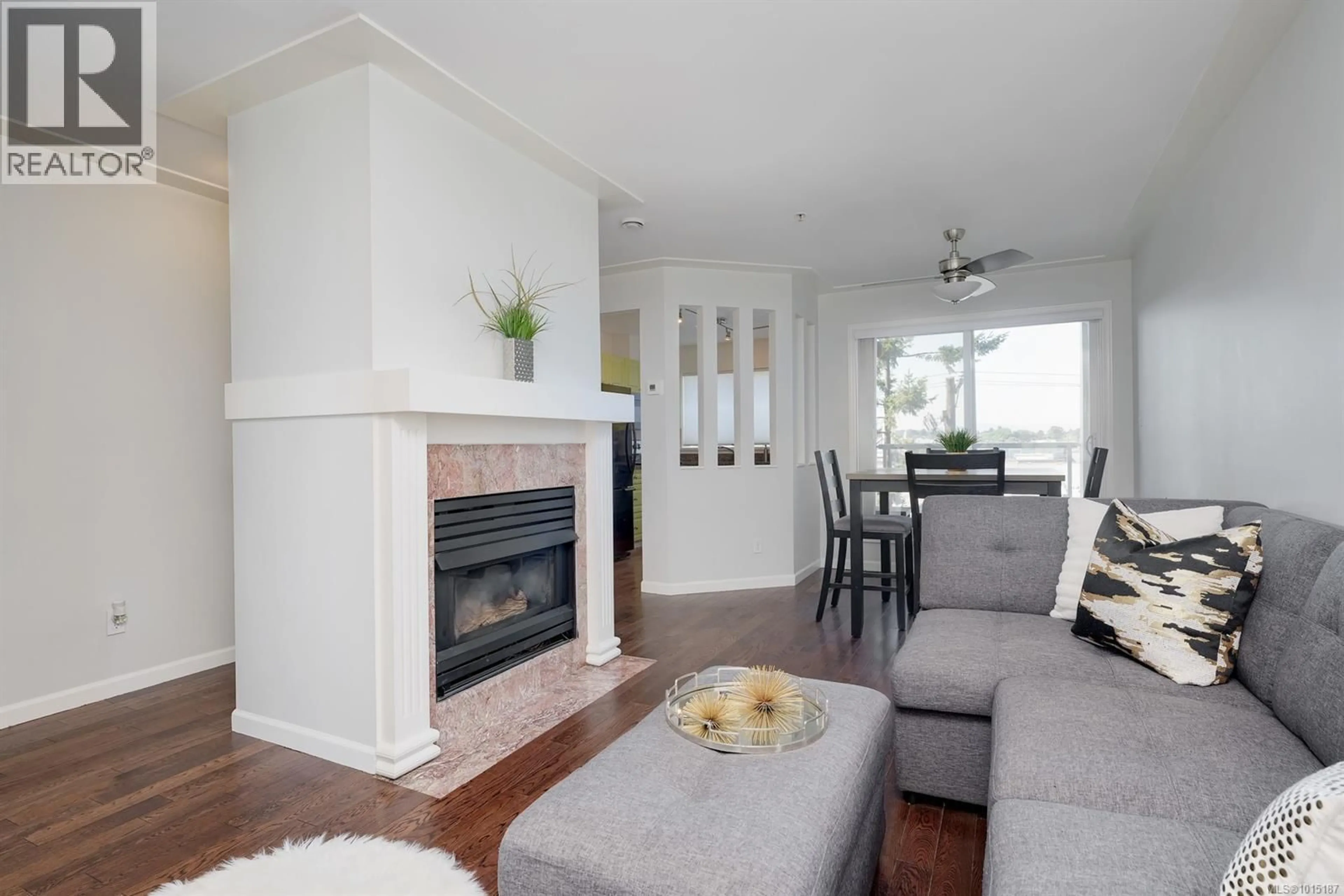 Living room with furniture, wood/laminate floor for 308 - 649 BAY STREET, Victoria British Columbia V8T5H8