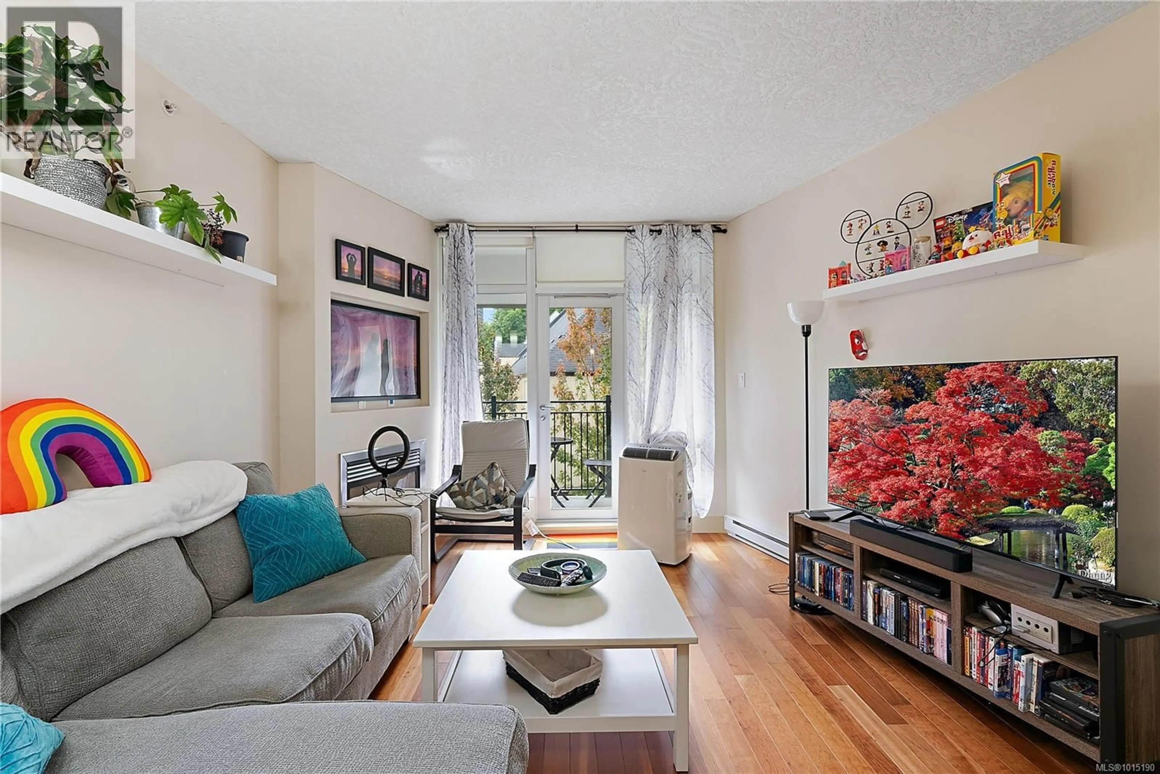 Living room with furniture, unknown for S204 - 737 HUMBOLDT STREET, Victoria British Columbia V8W1B1