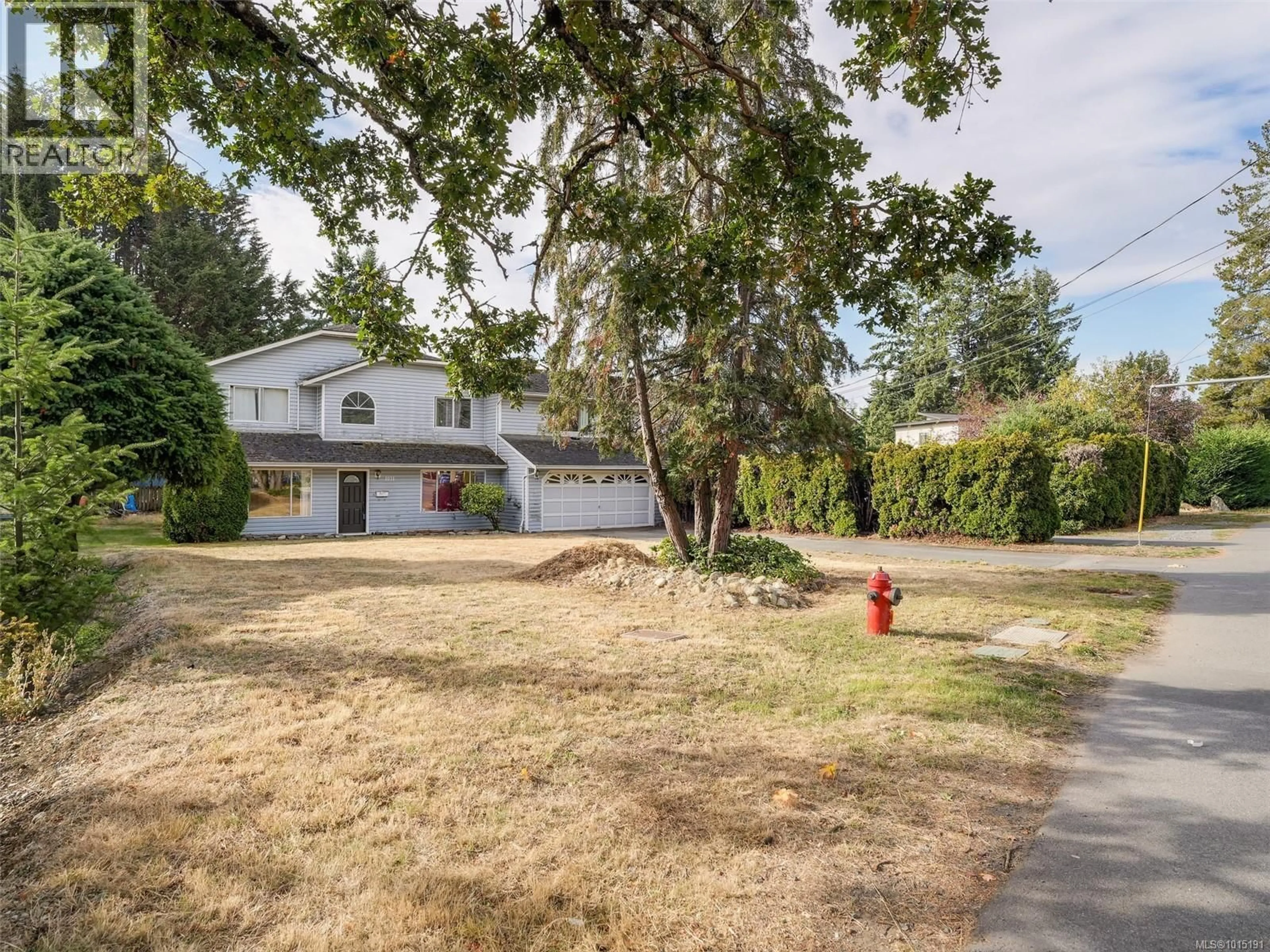 A pic from outside/outdoor area/front of a property/back of a property/a pic from drone, street for 1031 GOLDSTREAM AVENUE, Langford British Columbia V9B2Y6