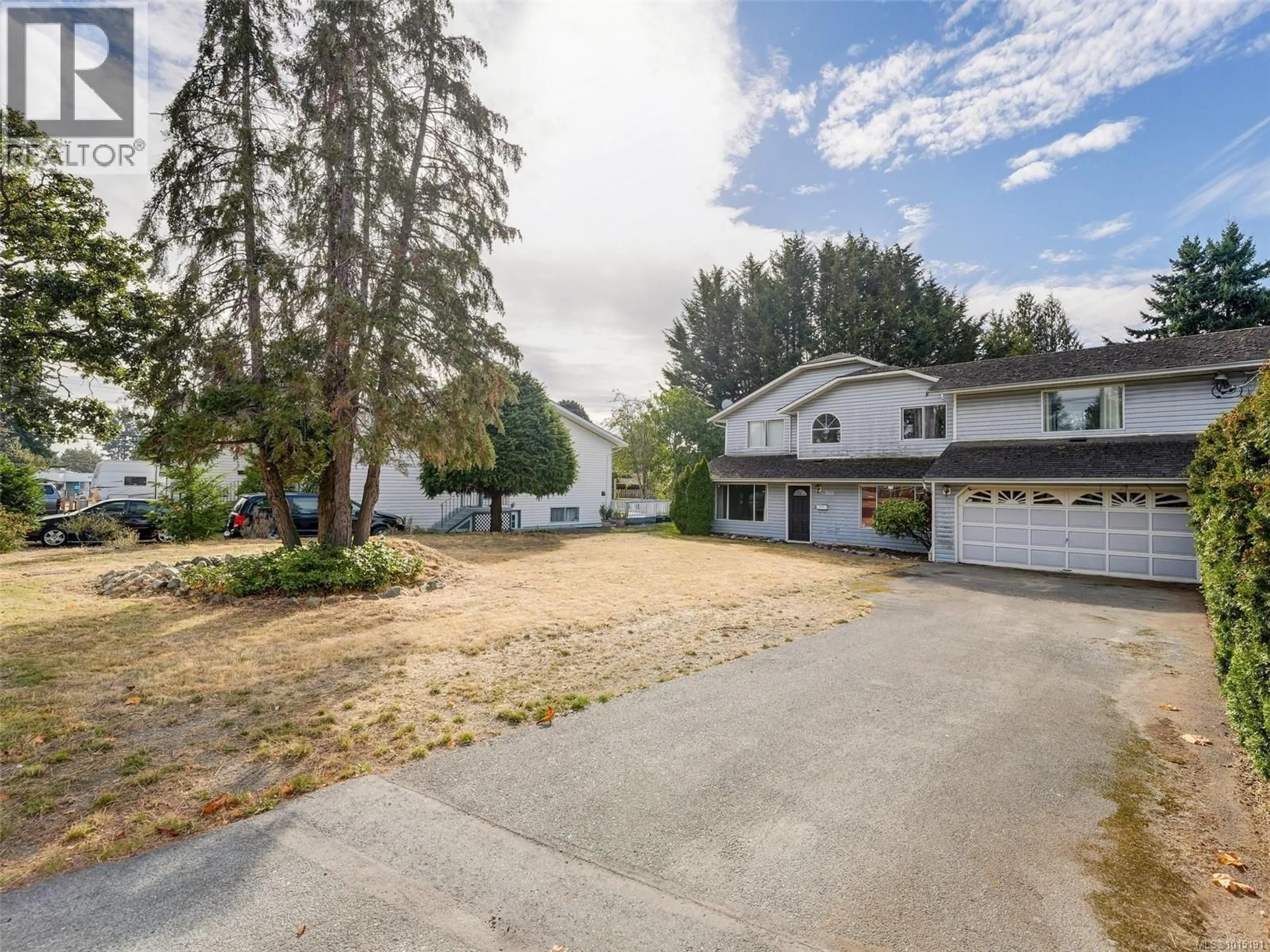 A pic from outside/outdoor area/front of a property/back of a property/a pic from drone, street for 1031 GOLDSTREAM AVENUE, Langford British Columbia V9B2Y6