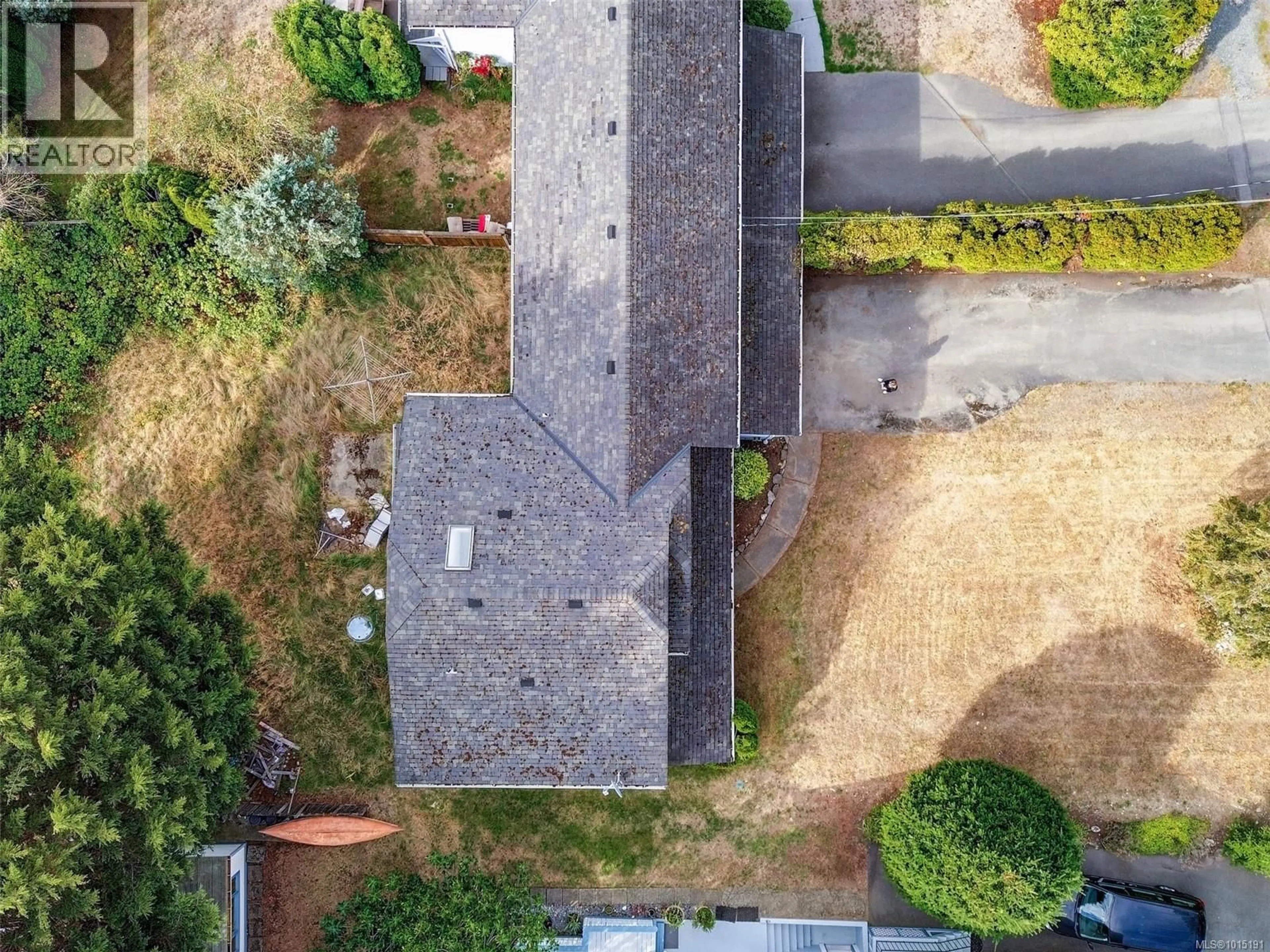 A pic from outside/outdoor area/front of a property/back of a property/a pic from drone, street for 1031 GOLDSTREAM AVENUE, Langford British Columbia V9B2Y6