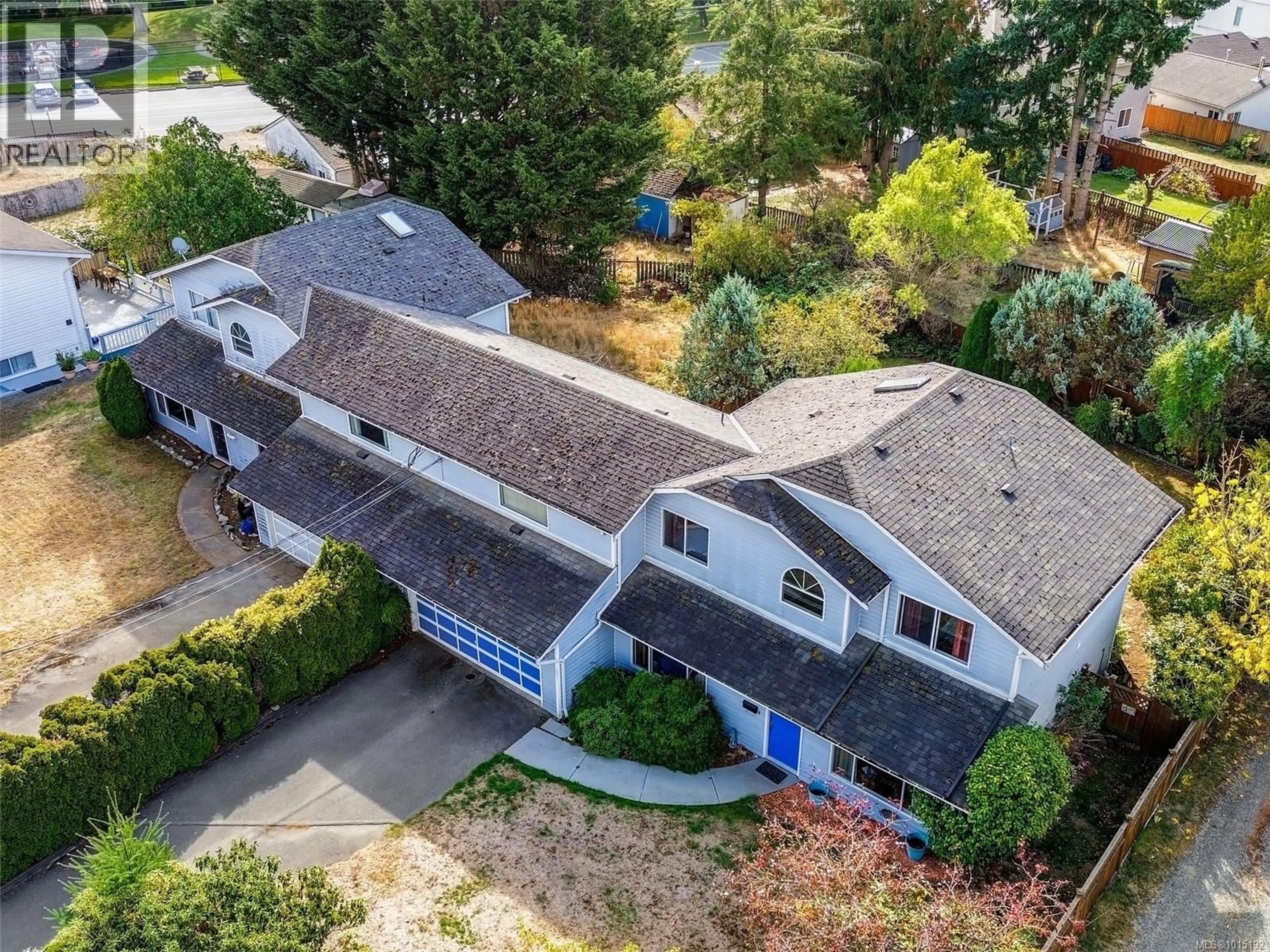 A pic from outside/outdoor area/front of a property/back of a property/a pic from drone, street for 1033 GOLDSTREAM AVENUE, Langford British Columbia V9B2Y6