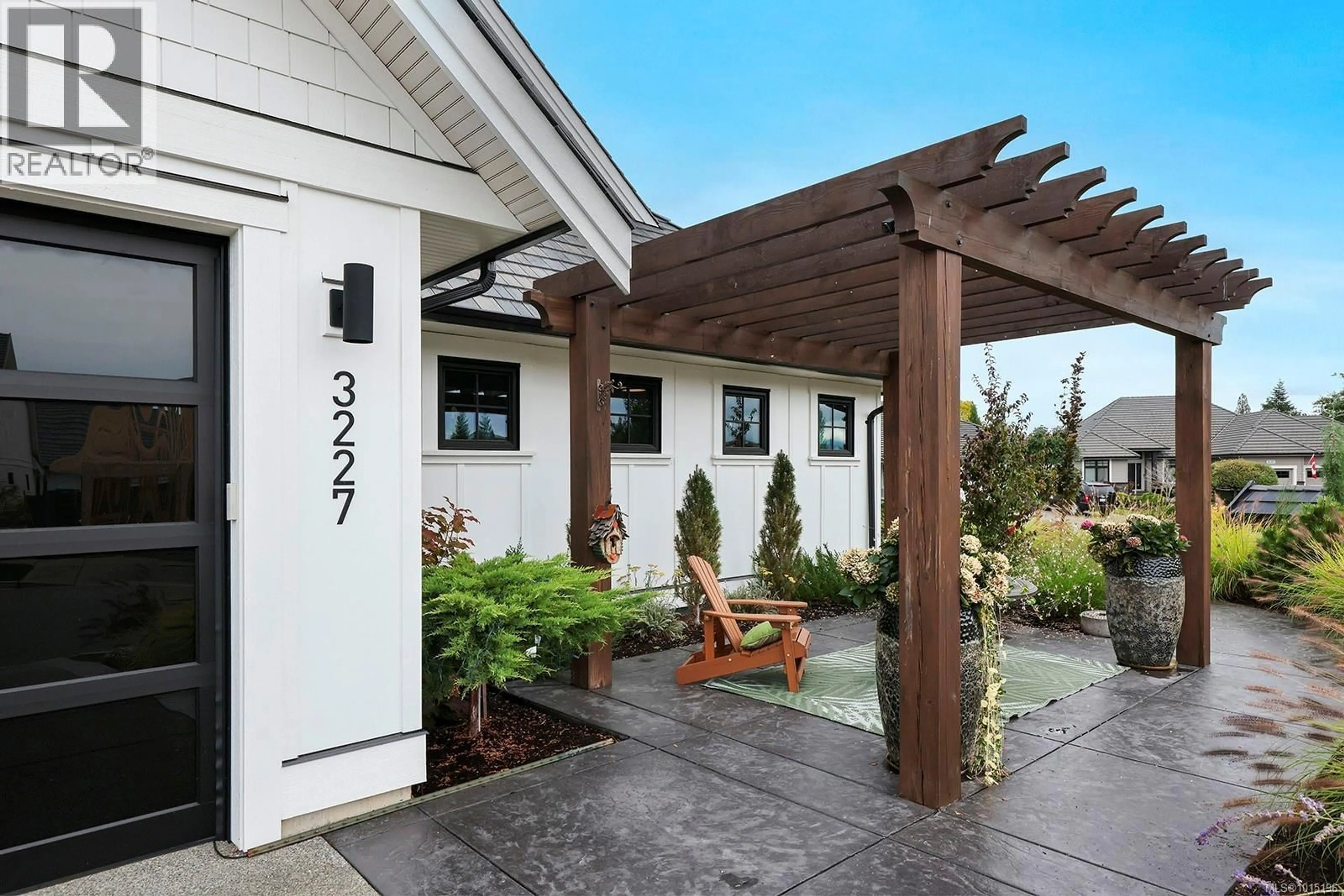 Patio, street for 3227 WINCHESTER AVENUE, Courtenay British Columbia V9N0H6