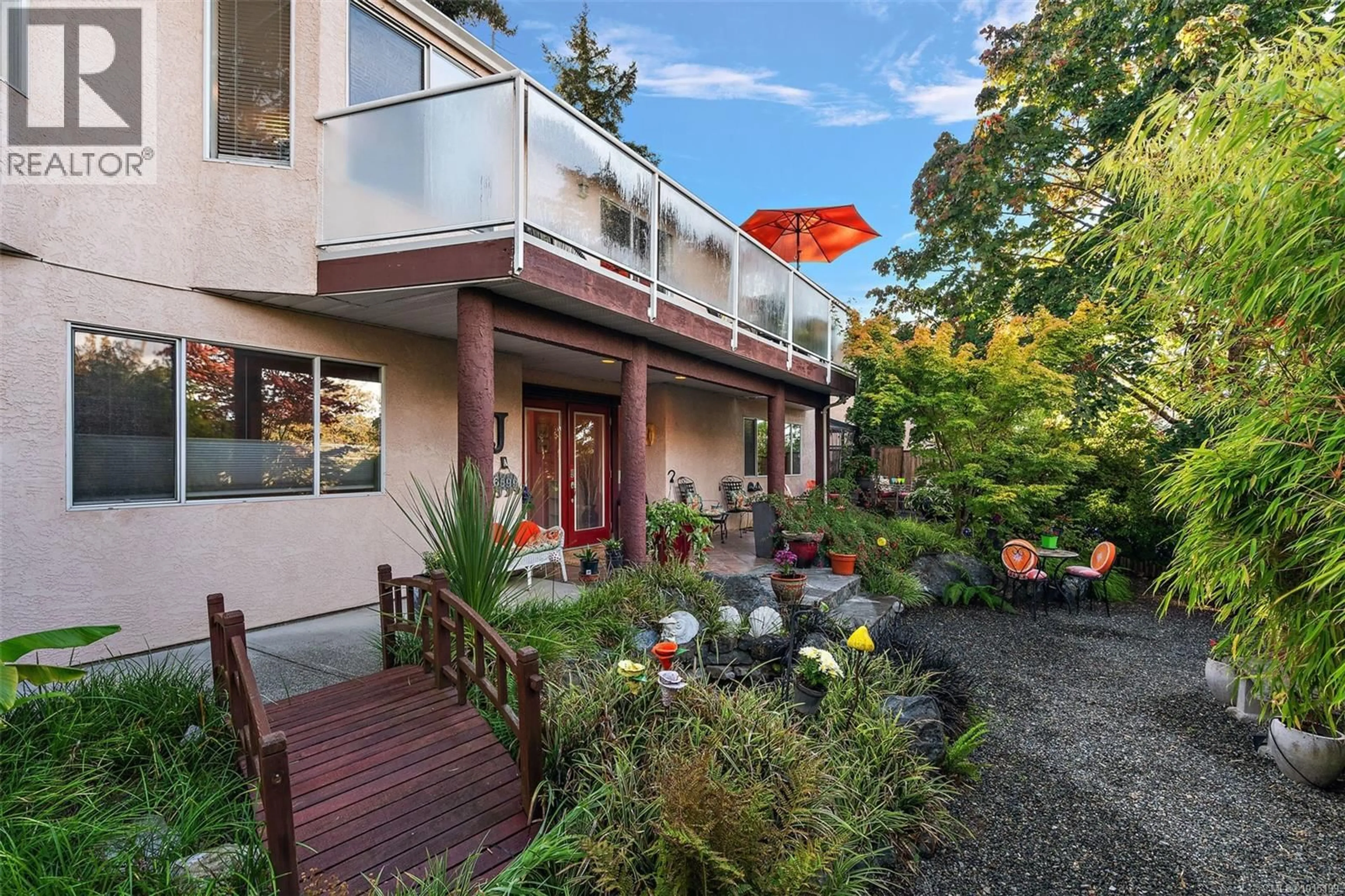 Patio, street for A - 6599 CENTRAL SAANICH ROAD, Central Saanich British Columbia V8Z5V1