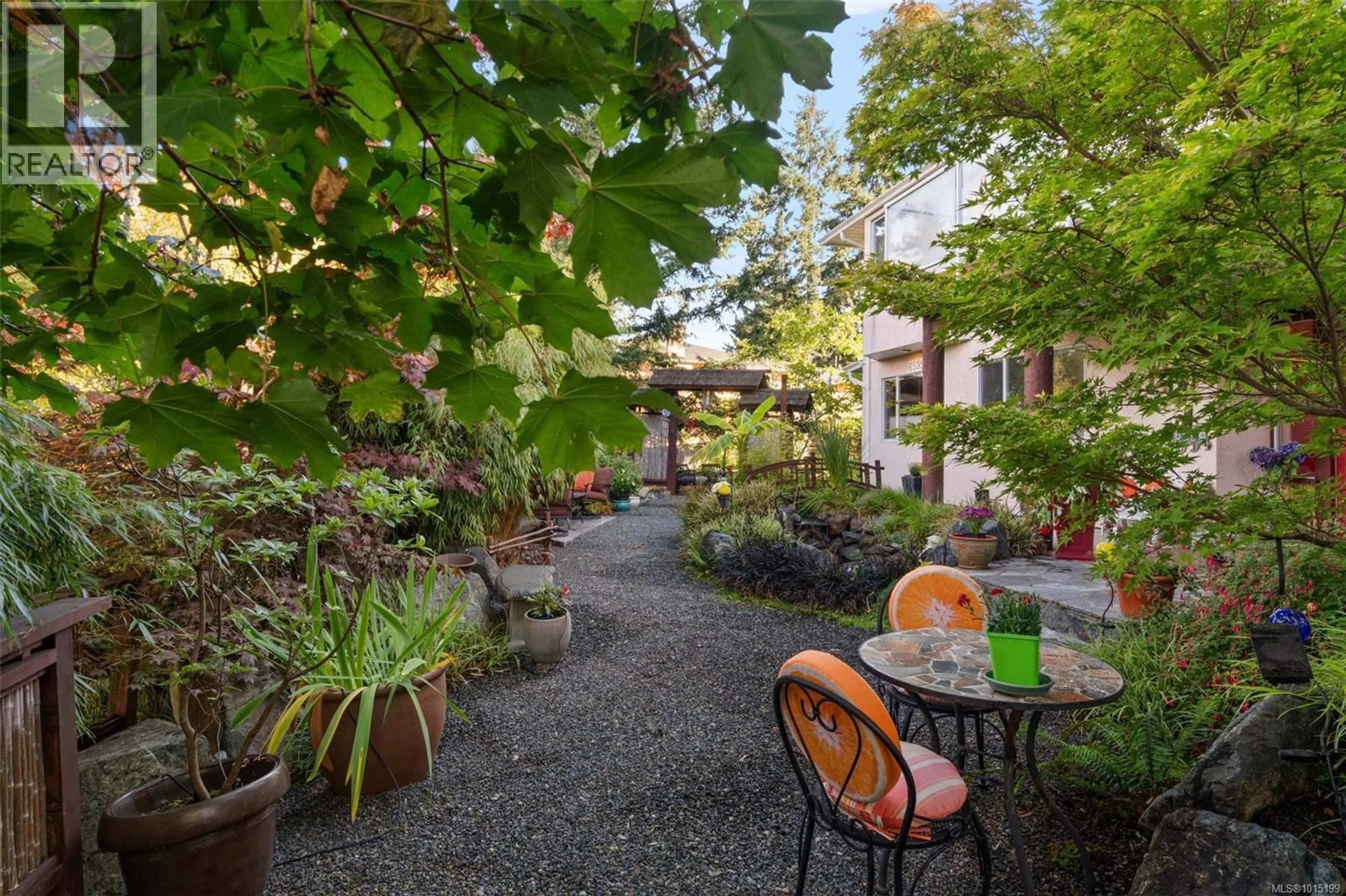 Patio, street for A - 6599 CENTRAL SAANICH ROAD, Central Saanich British Columbia V8Z5V1