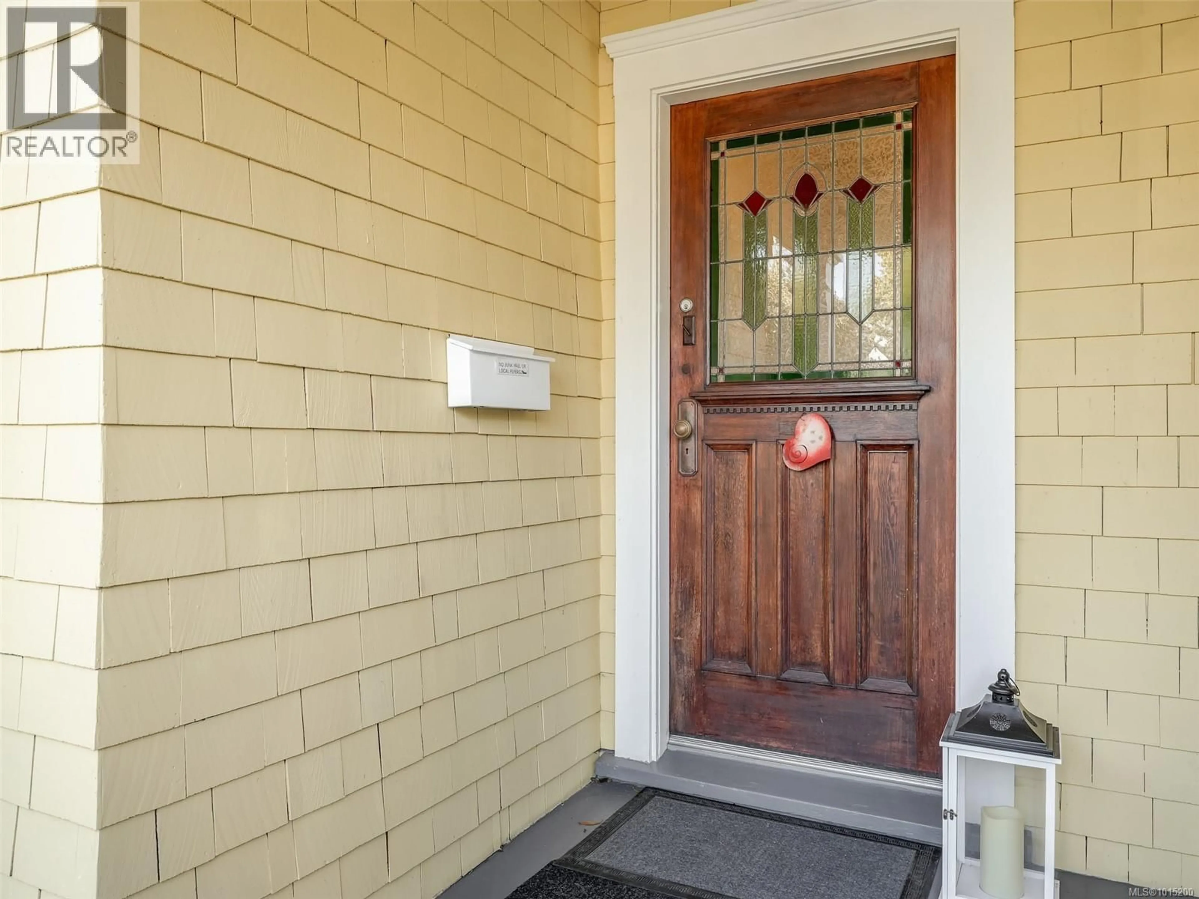 Indoor entryway for 1165 BURDETT AVENUE, Victoria British Columbia V8V3H3
