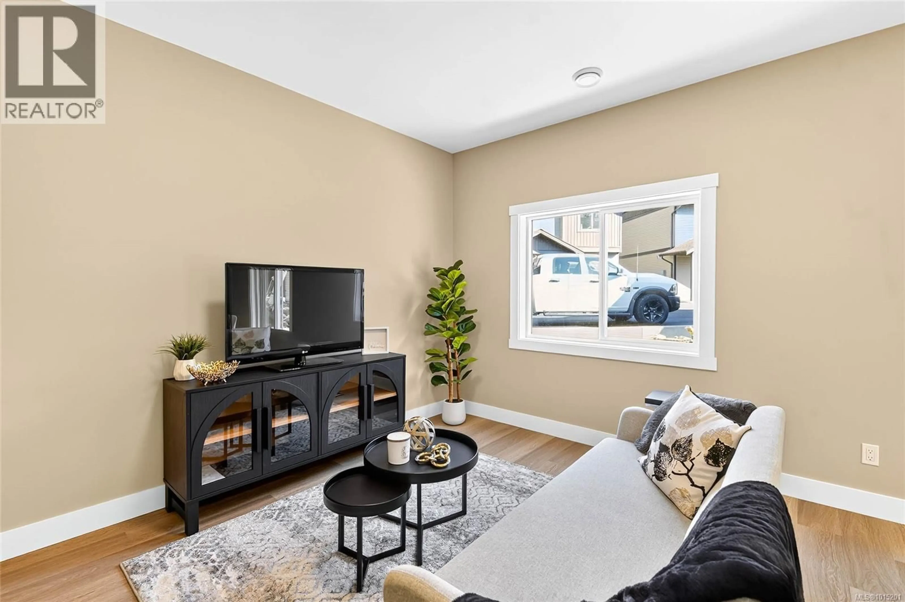 Living room with furniture, unknown for 108 - 5535 WOODLAND CRESCENT EAST, Port Alberni British Columbia V9Y8E6