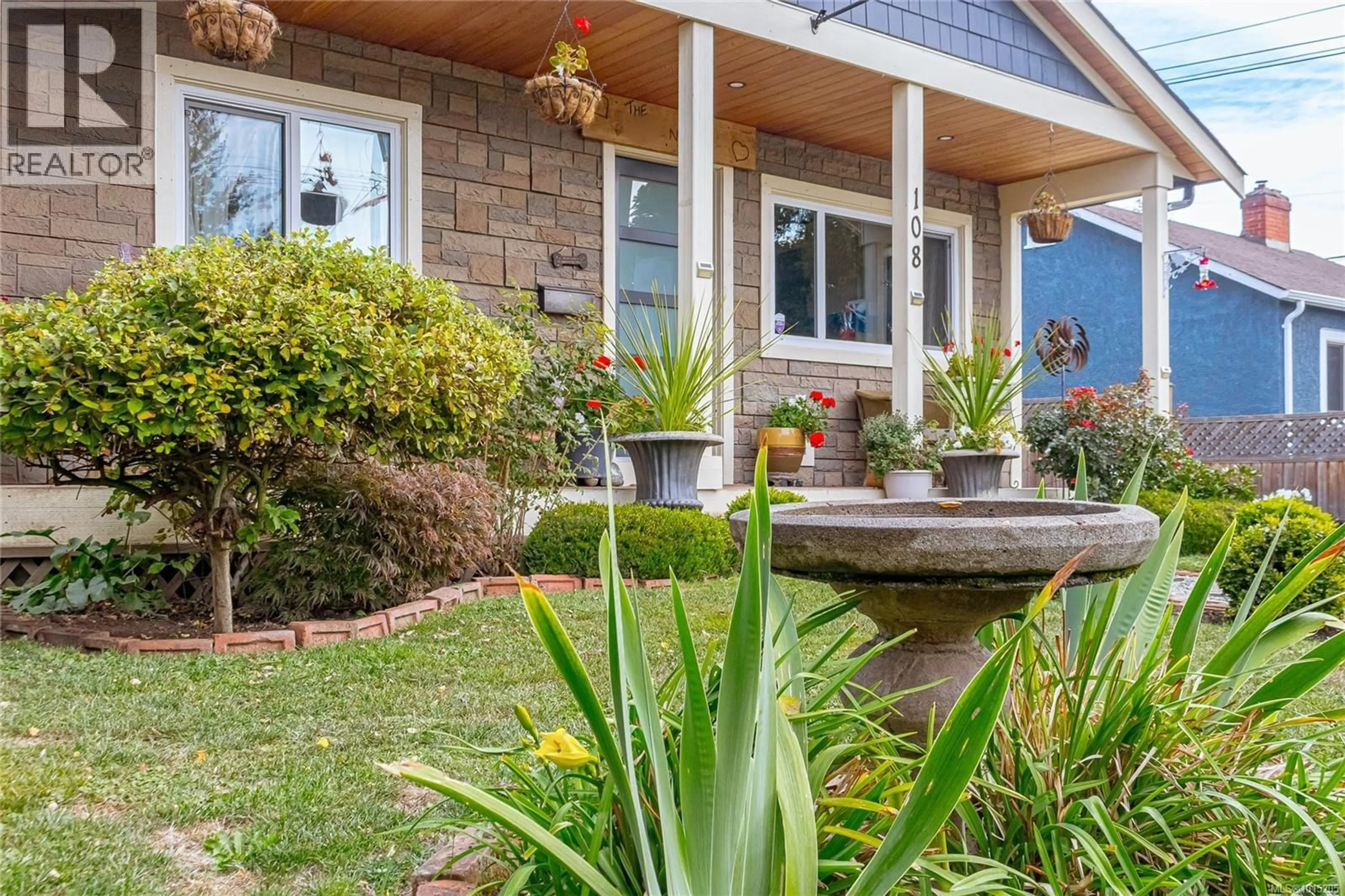 Patio, unknown for 108 CREASE AVENUE, Saanich British Columbia V8Z1S7