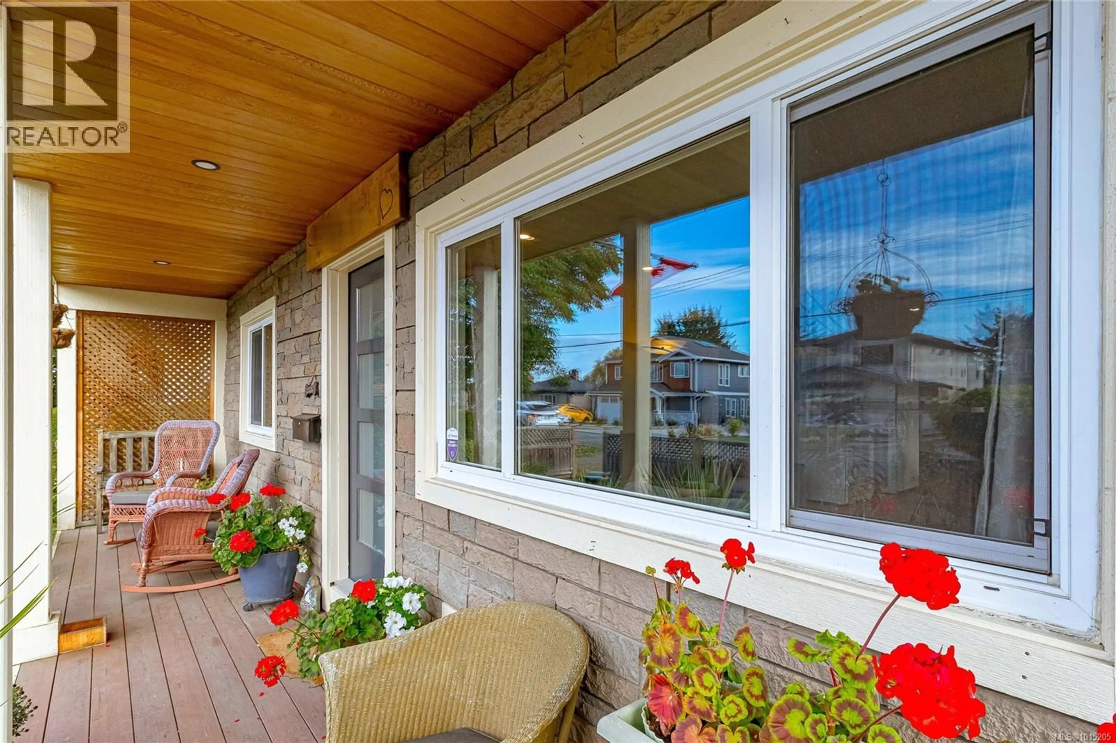 Patio, water/lake/river/ocean view for 108 CREASE AVENUE, Saanich British Columbia V8Z1S7