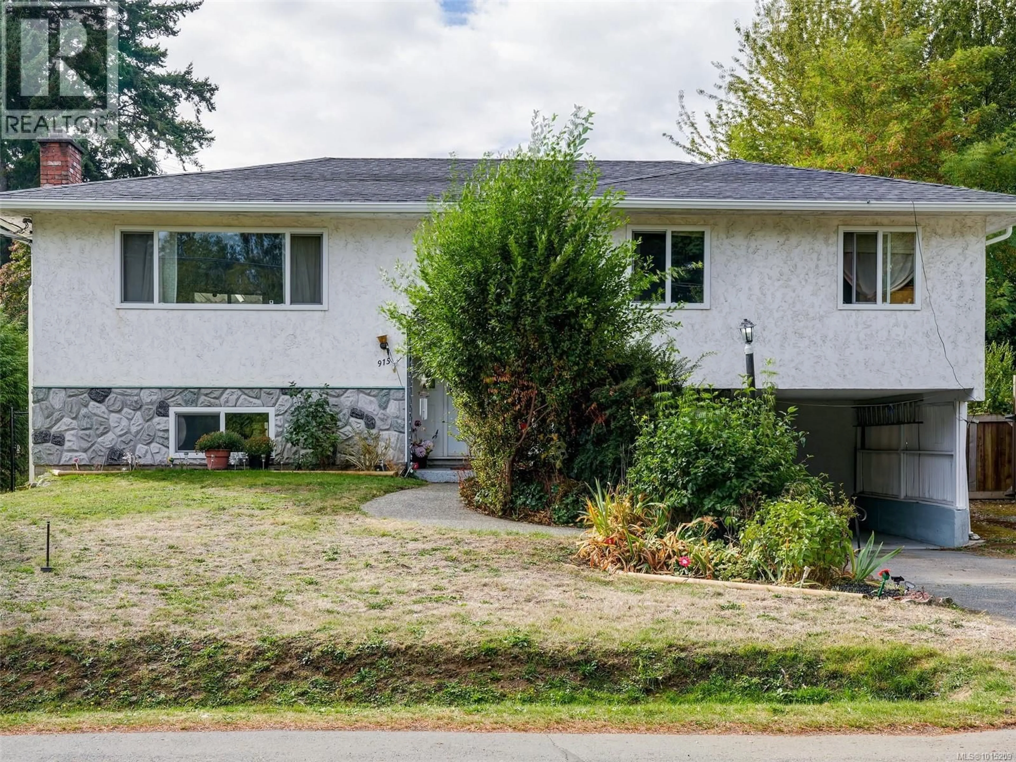 Home with vinyl exterior material, street for 915 ROWILS CRESCENT, Langford British Columbia V9B2M8