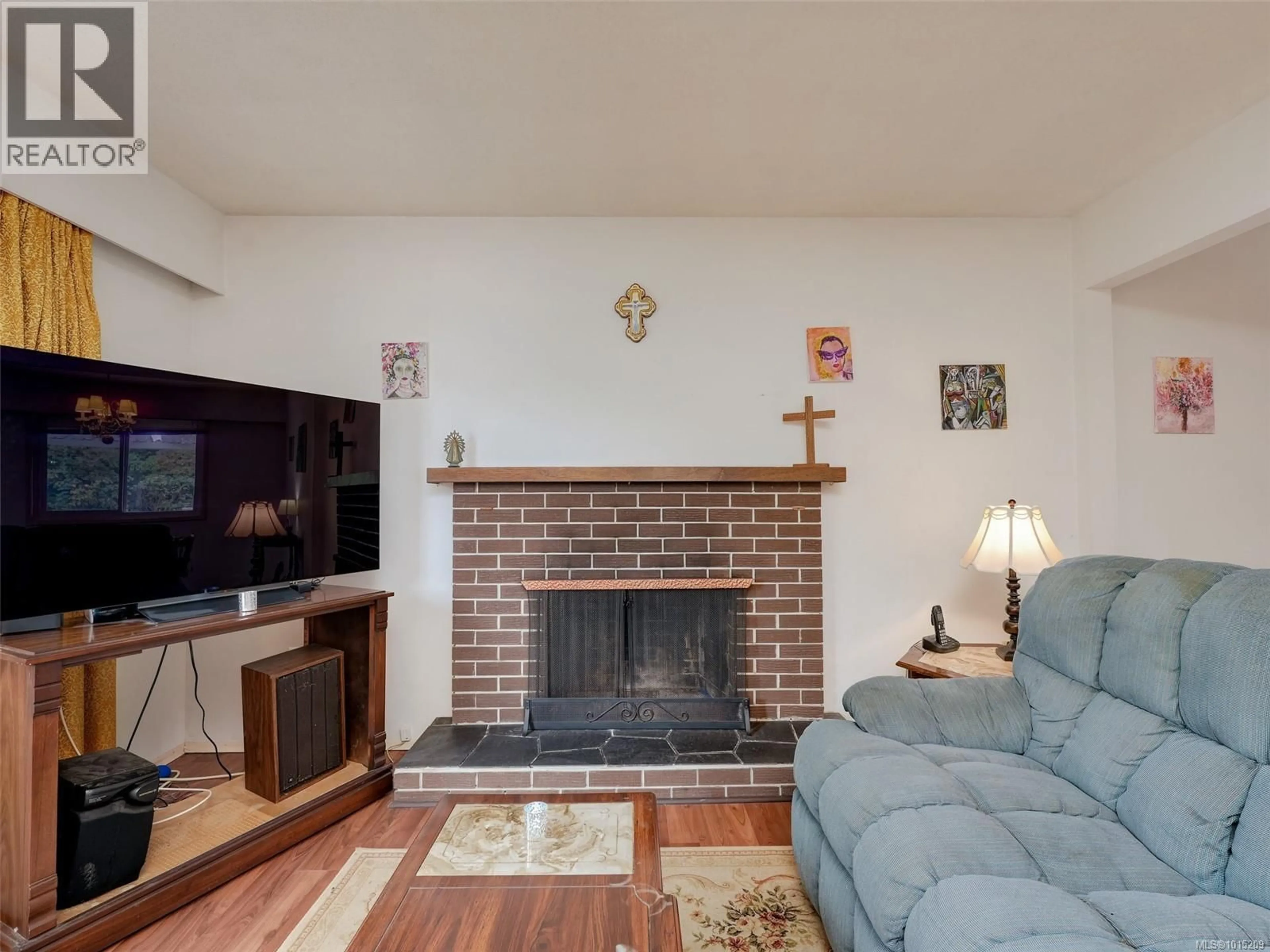 Living room with furniture, unknown for 915 ROWILS CRESCENT, Langford British Columbia V9B2M8