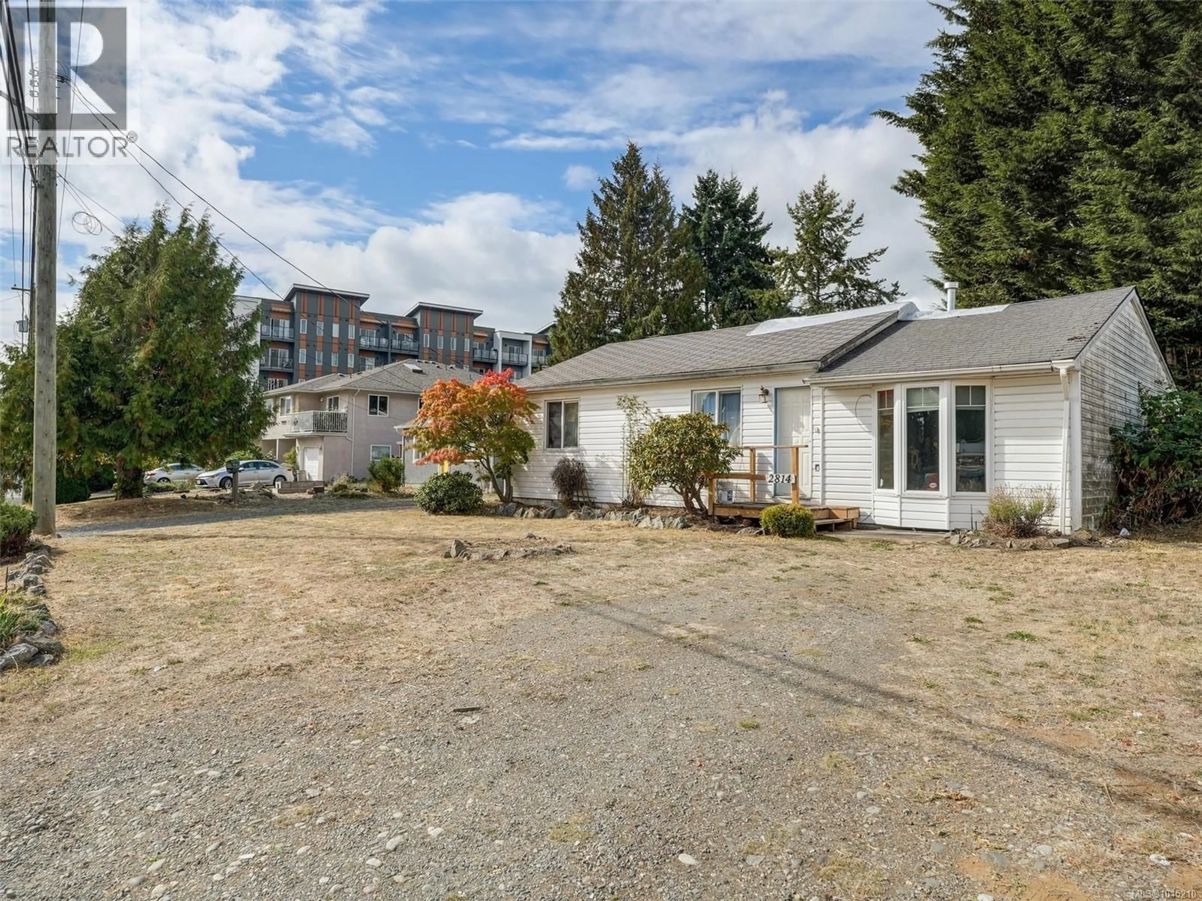 A pic from outside/outdoor area/front of a property/back of a property/a pic from drone, street for 2814 CARLOW ROAD, Langford British Columbia V9B4E3