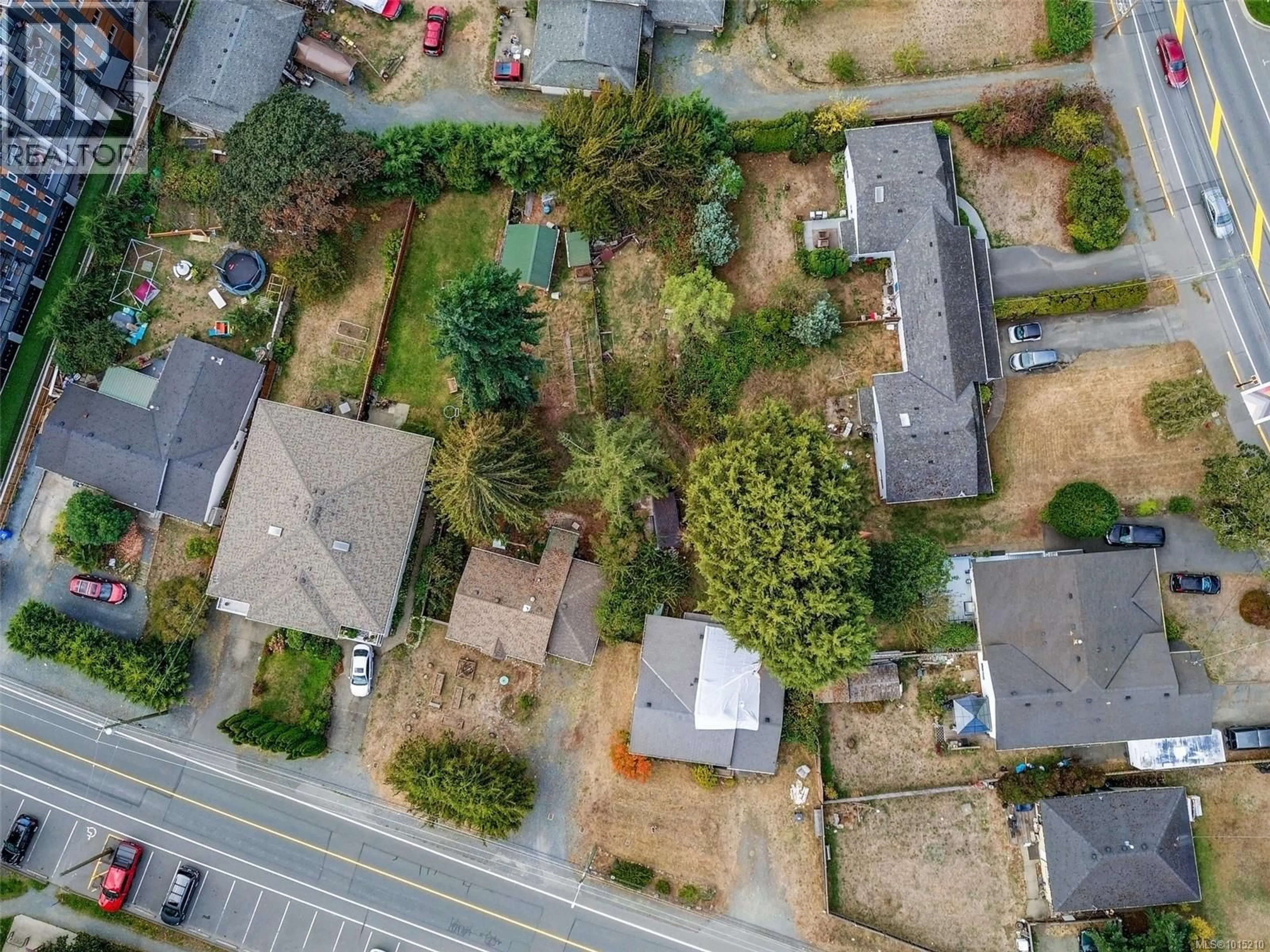 A pic from outside/outdoor area/front of a property/back of a property/a pic from drone, street for 2814 CARLOW ROAD, Langford British Columbia V9B4E3