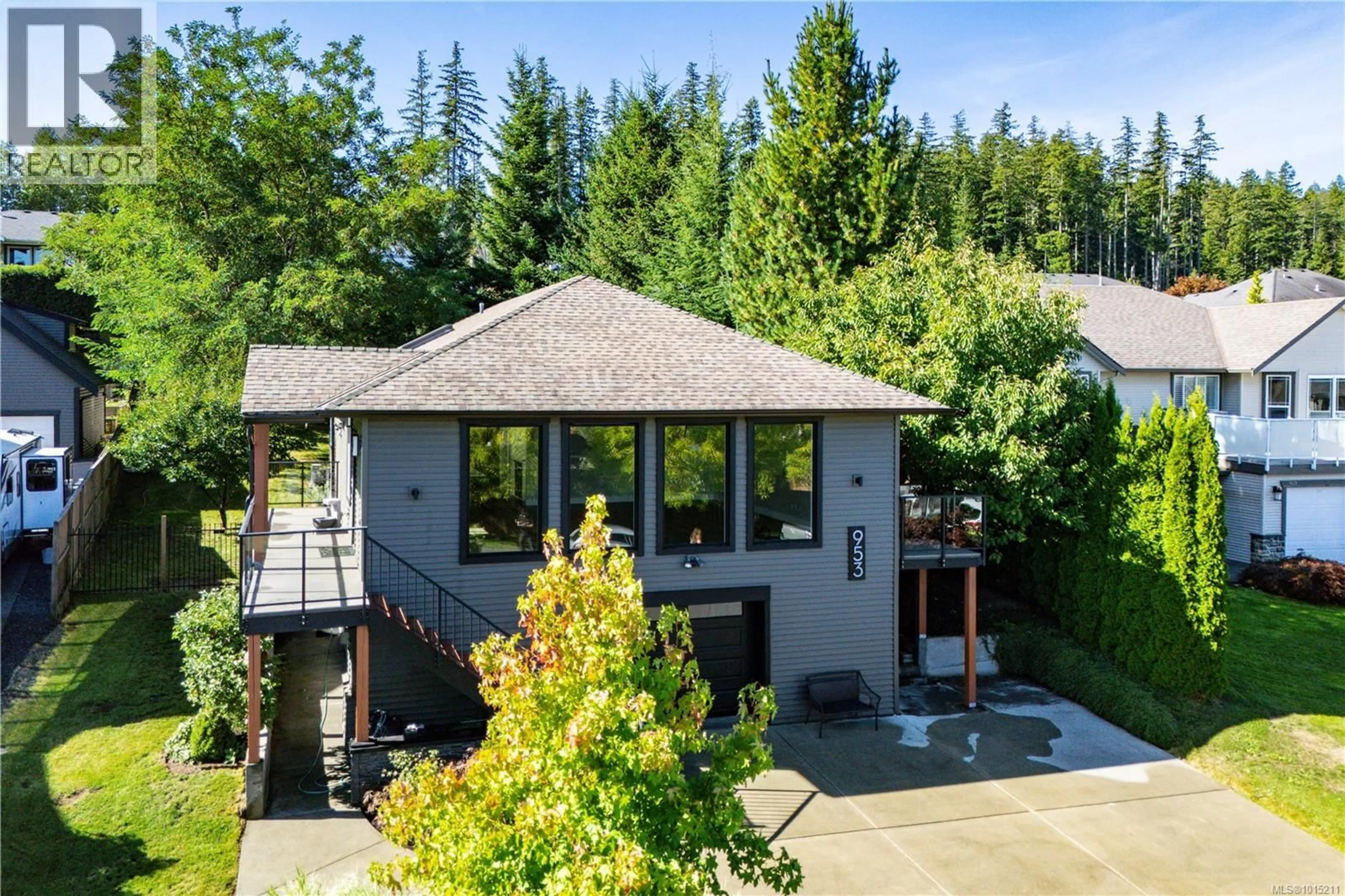 A pic from outside/outdoor area/front of a property/back of a property/a pic from drone, unknown for 953 HOLM ROAD, Campbell River British Columbia V9H1V7