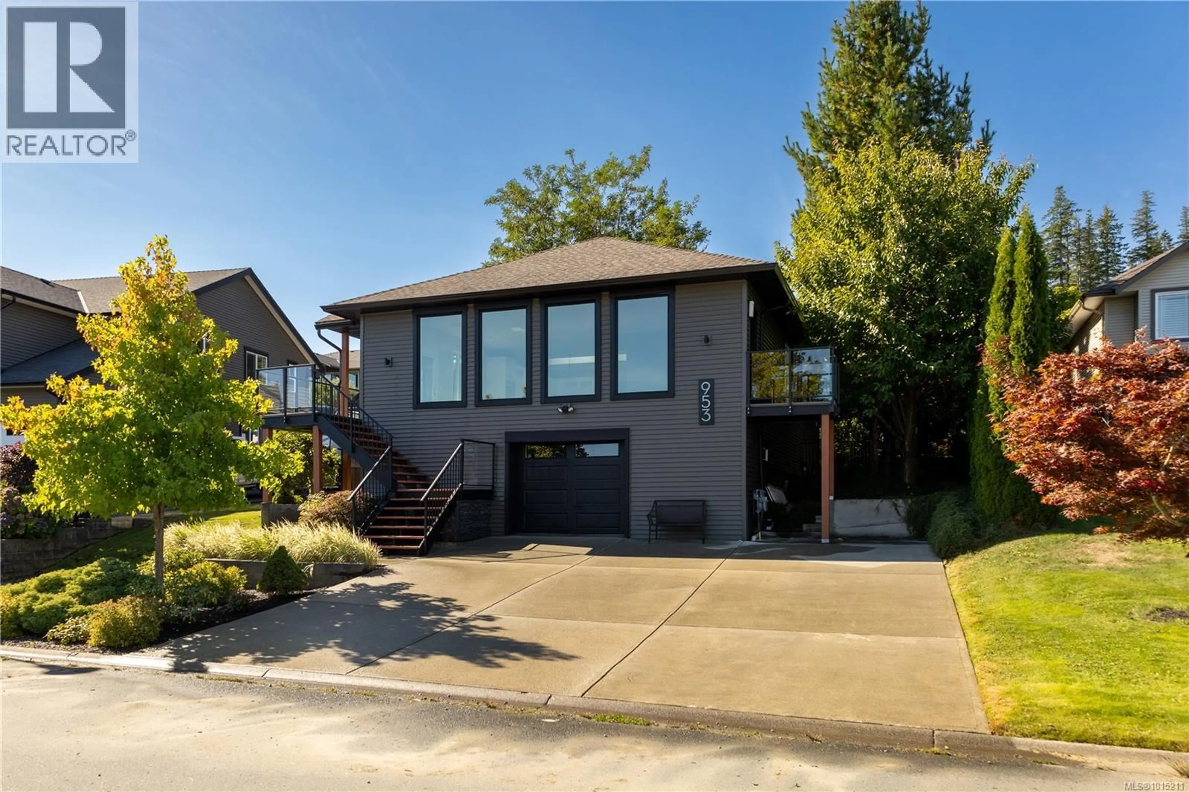 Home with vinyl exterior material, street for 953 HOLM ROAD, Campbell River British Columbia V9H1V7