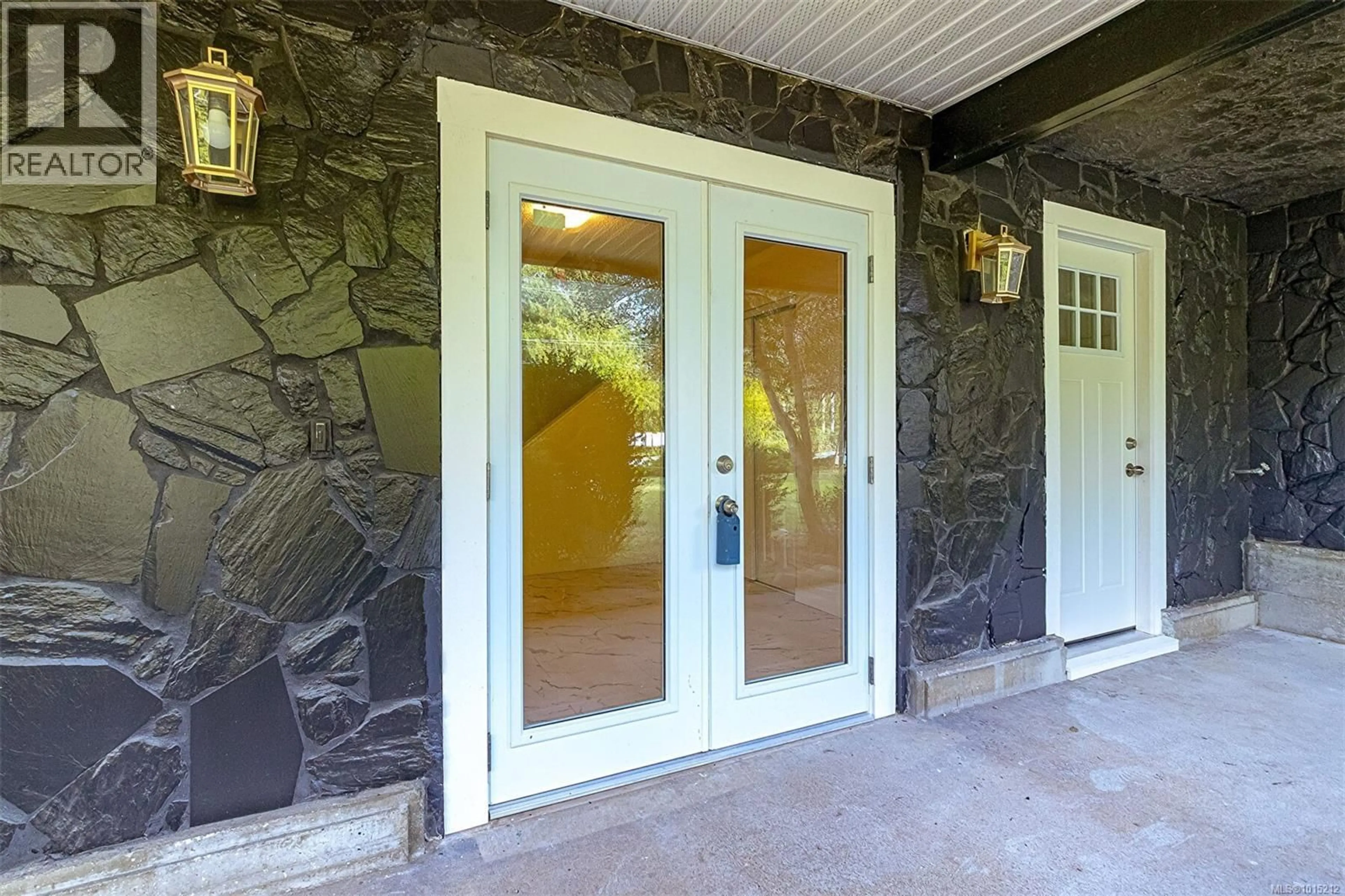 Indoor entryway for 2303 PYRITE DRIVE, Sooke British Columbia V9Z0L8