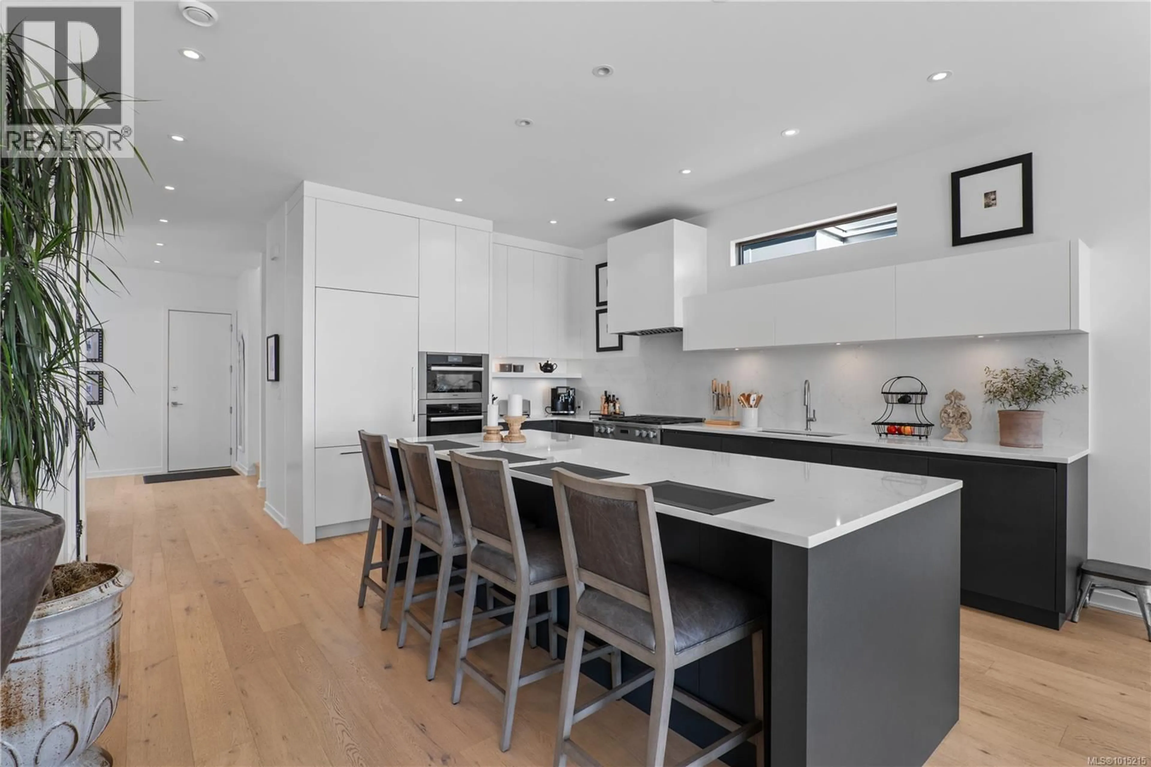 Contemporary kitchen, unknown for 10383 ALLBAY ROAD, Sidney British Columbia V8L2N8
