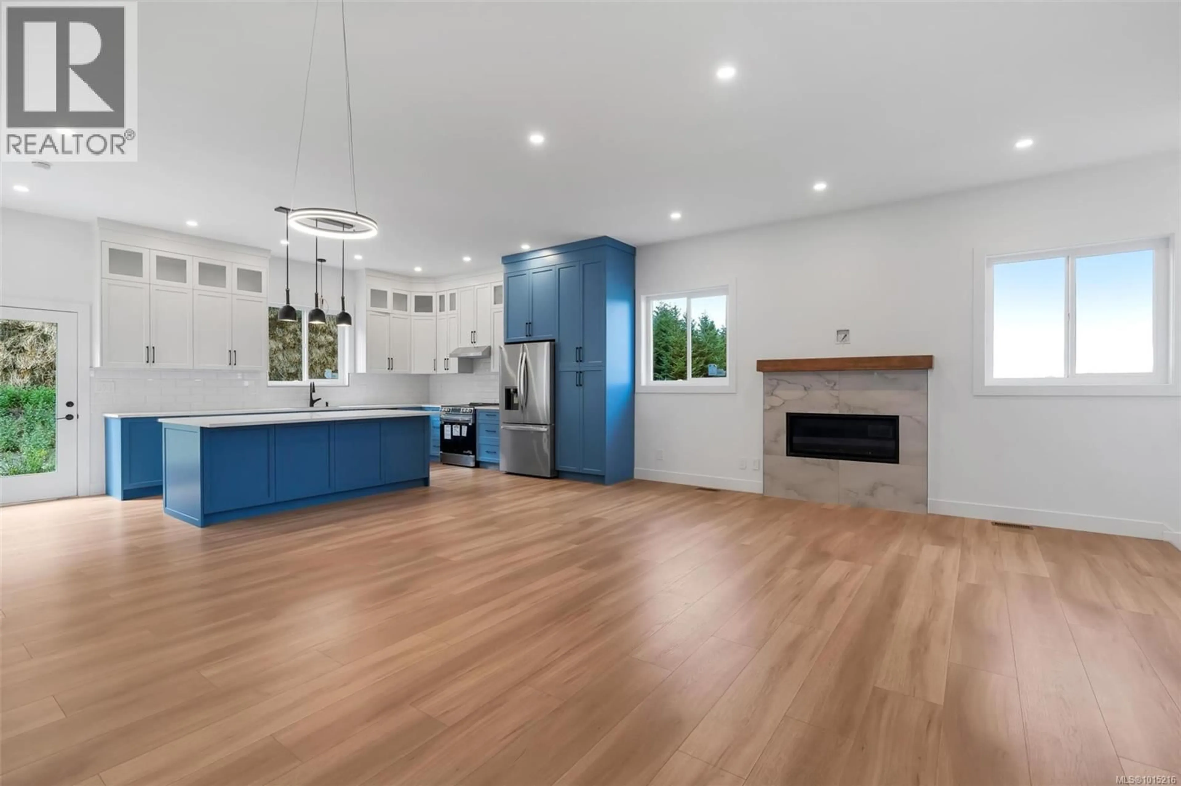 Open concept kitchen, wood/laminate floor for 3321 WOODRUSH DRIVE, Duncan British Columbia V9L0H5