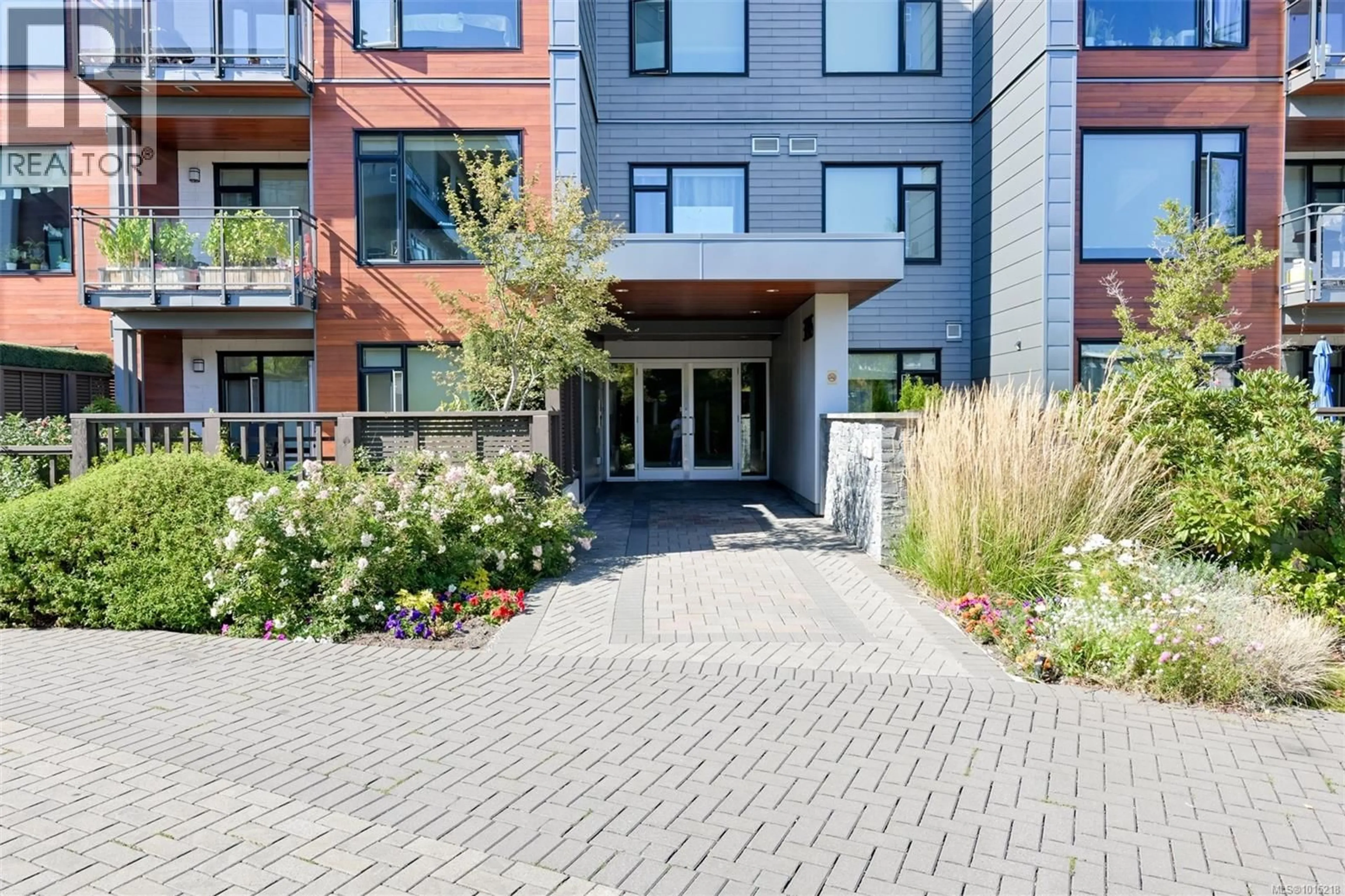 Patio, street for 407 - 3815 ROWLAND AVENUE, Saanich British Columbia V8Z0E1