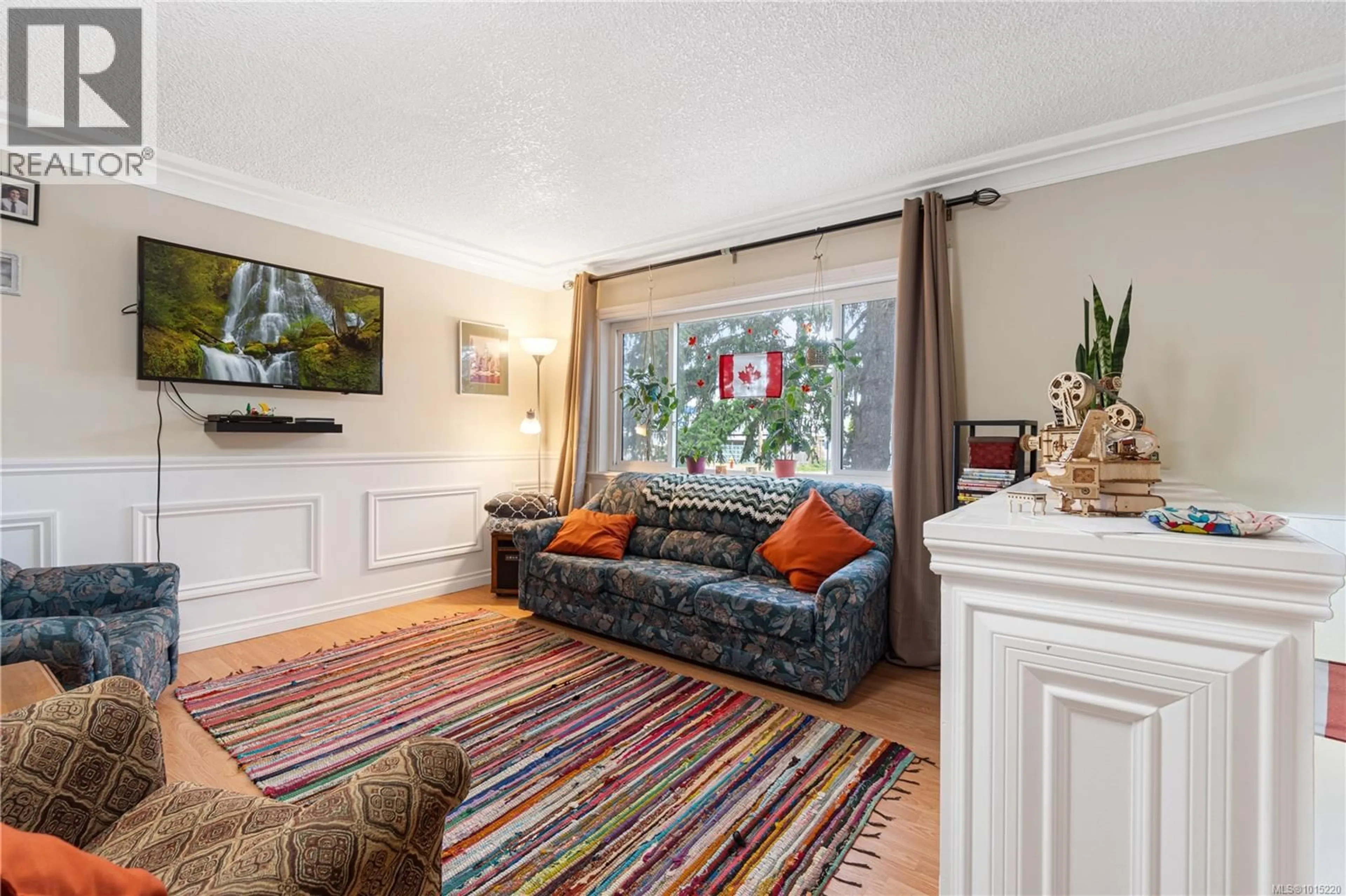 Living room with furniture, carpet floor for 1627 NORTHFIELD ROAD, Nanaimo British Columbia V9S3A8