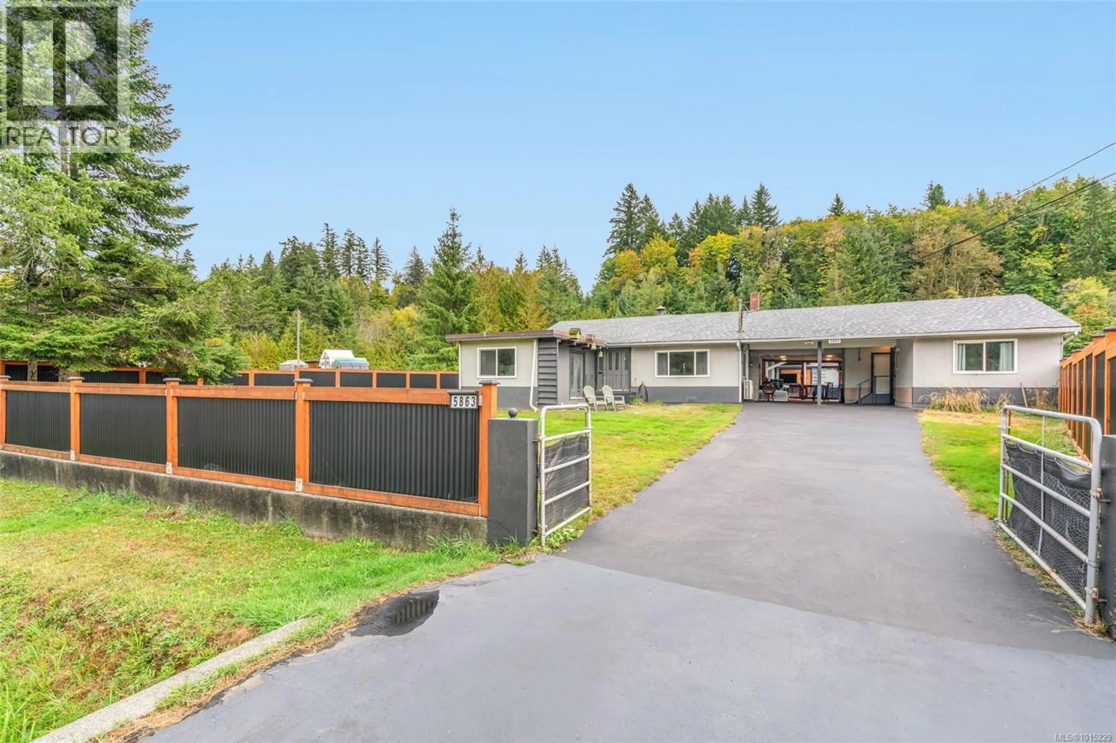A pic from outside/outdoor area/front of a property/back of a property/a pic from drone, unknown for 5863 GRANDVIEW ROAD, Port Alberni British Columbia V9Y8W1