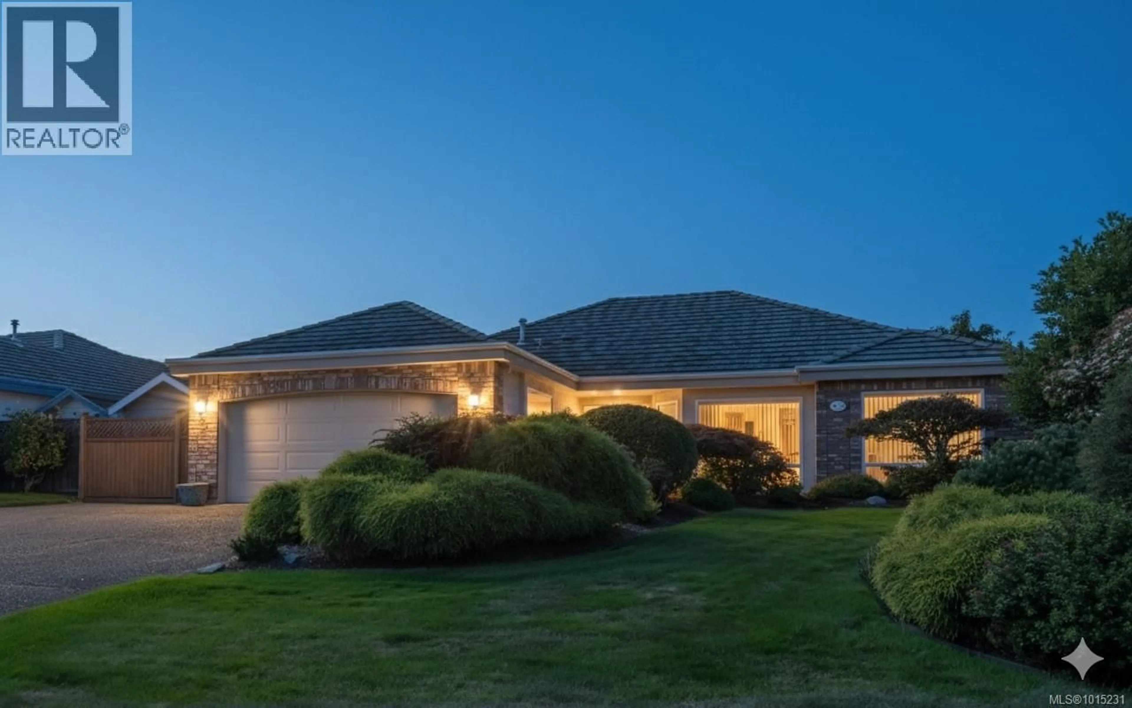Home with vinyl exterior material, street for 802 SUSSEX PLACE, Qualicum Beach British Columbia V9K2P2