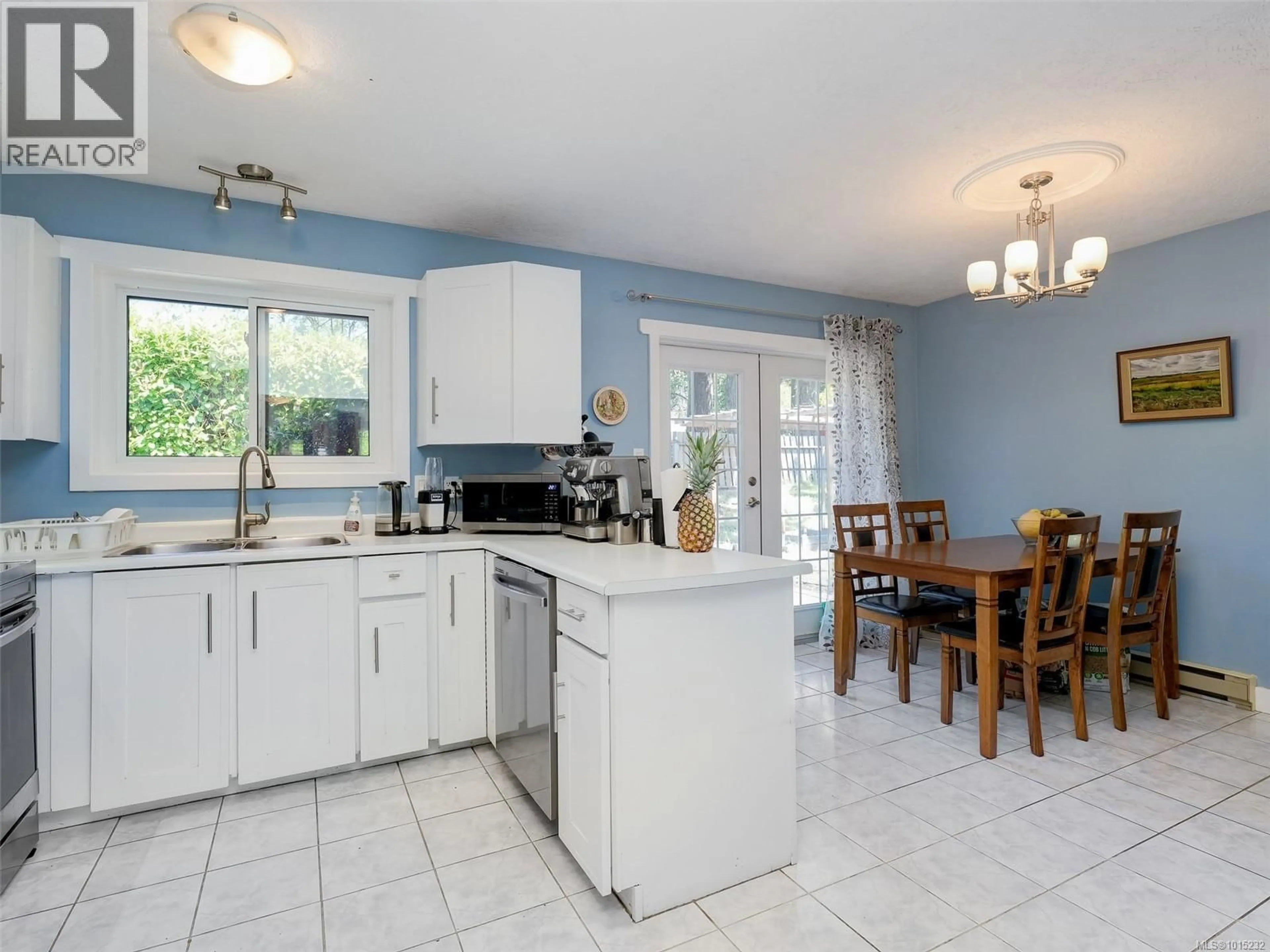 Open concept kitchen, ceramic/tile floor for 3343 BRENDA LANE, Colwood British Columbia V9C3T2