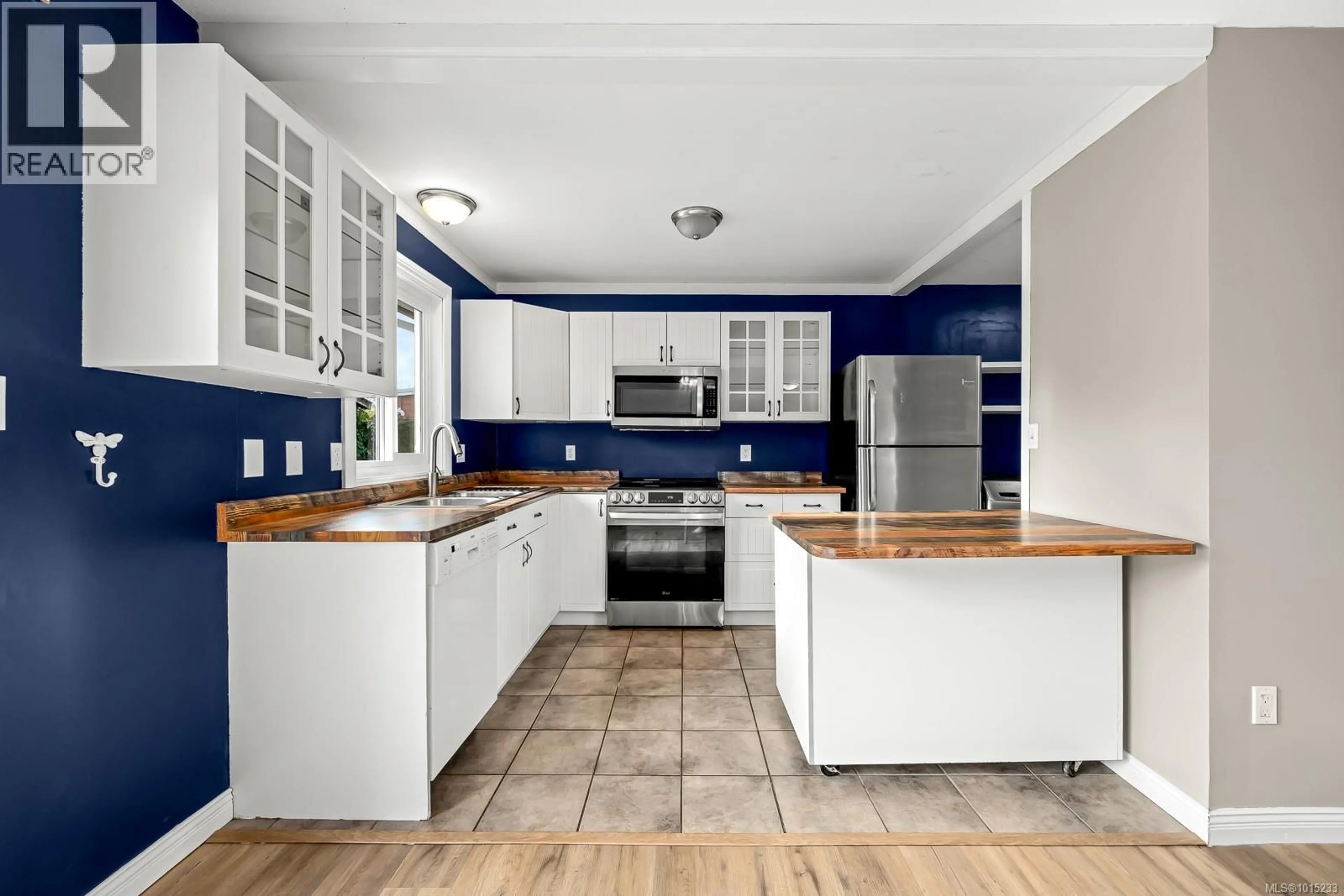 Standard kitchen, ceramic/tile floor for 2391 TULL AVENUE, Courtenay British Columbia V9N7S1