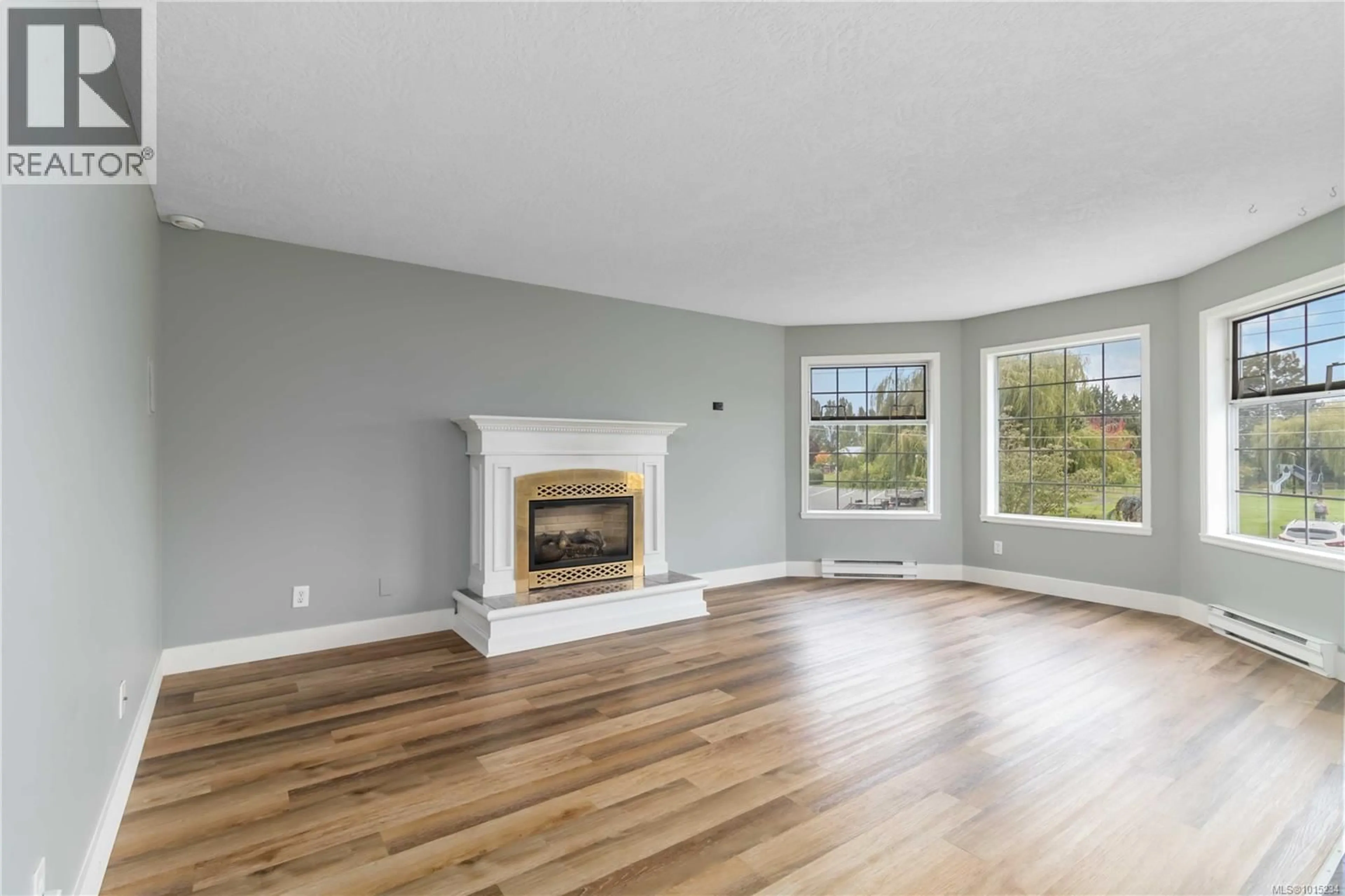Living room with furniture, wood/laminate floor for 2344 OCEAN AVENUE, Sidney British Columbia V8L4V9