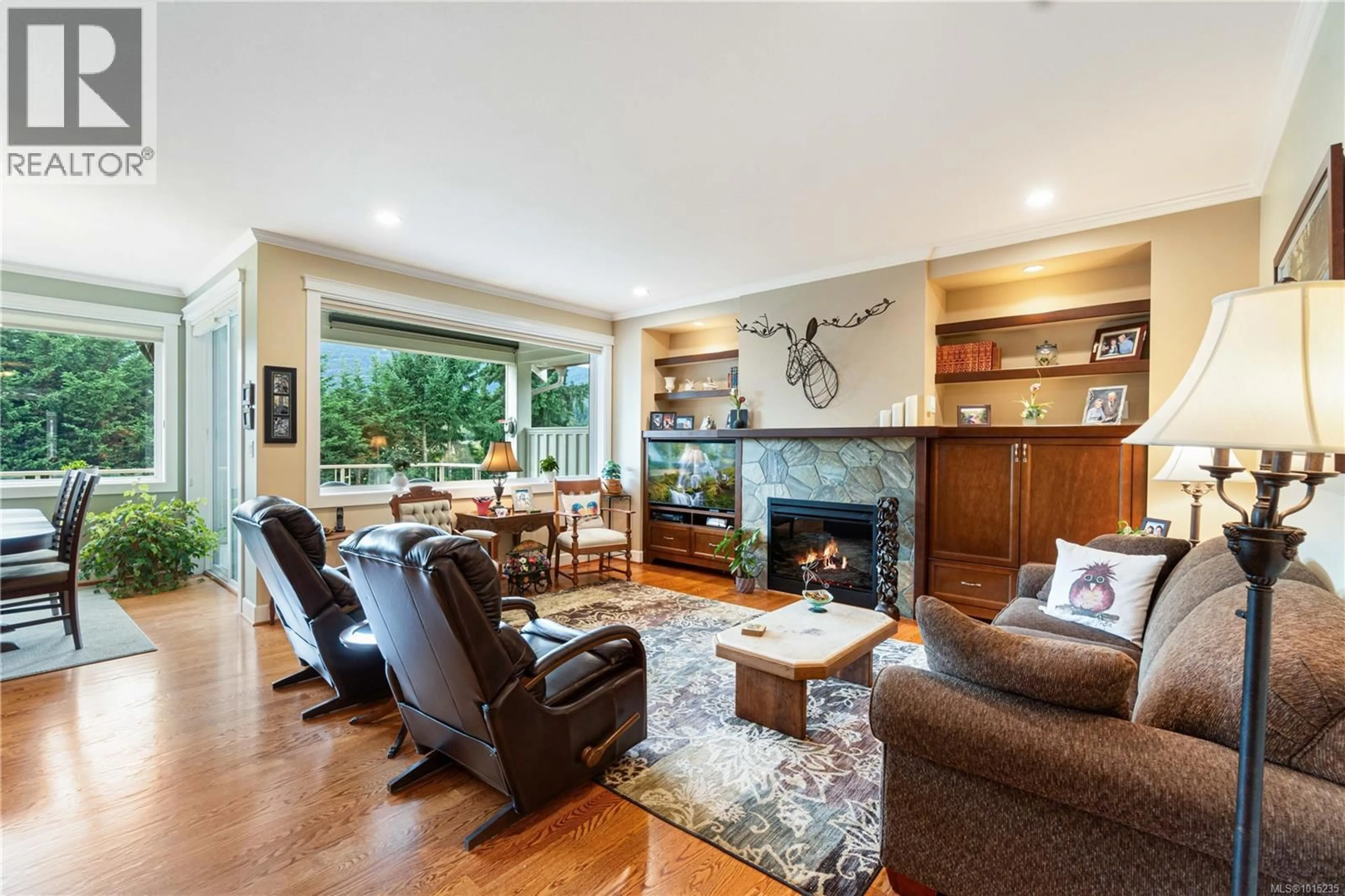 Living room with furniture, wood/laminate floor for 3573 MONTEREY DRIVE, Nanaimo British Columbia V9T6T2