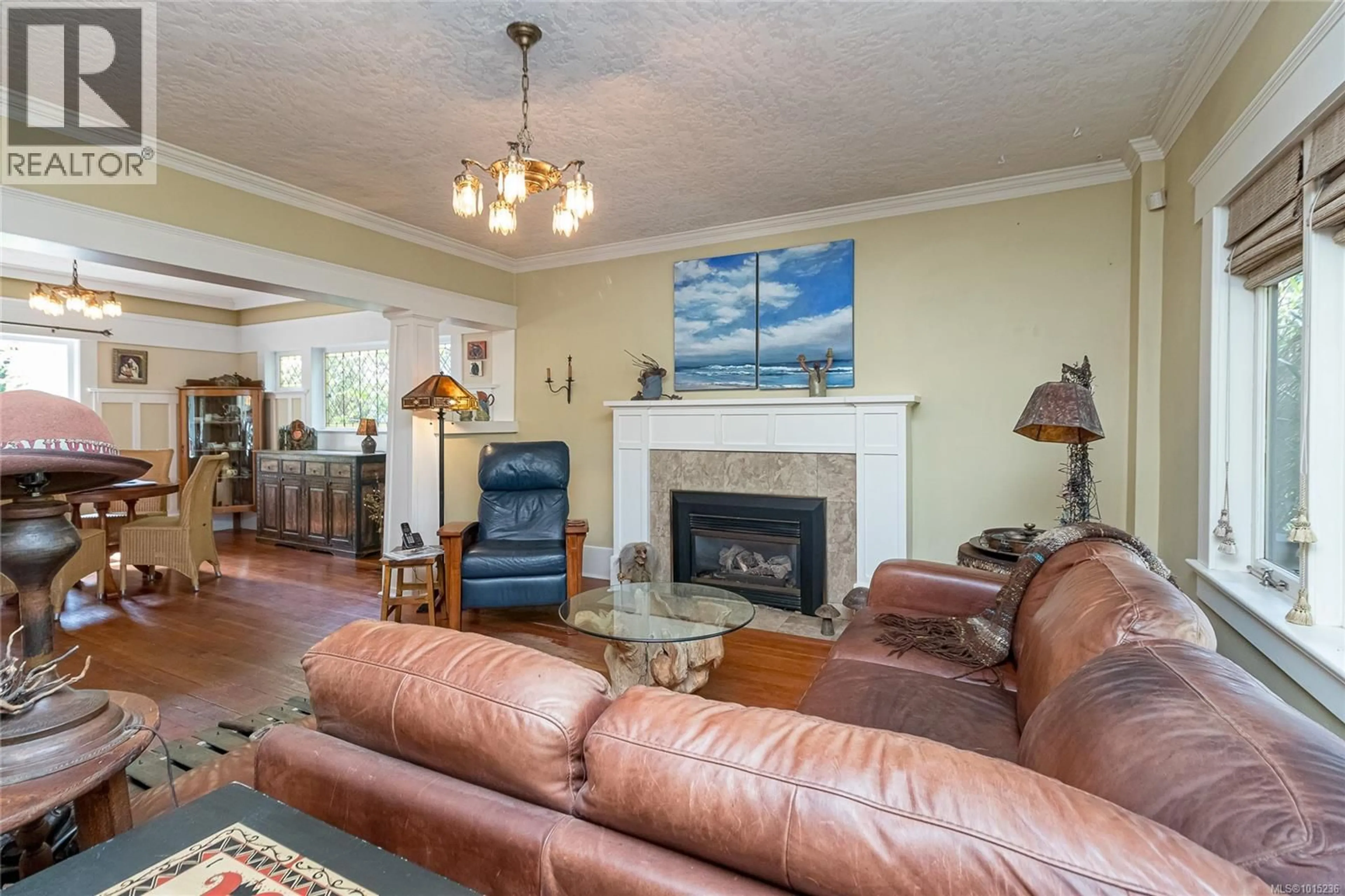 Living room with furniture, unknown for 1319 POINT STREET, Victoria British Columbia V8S1A4