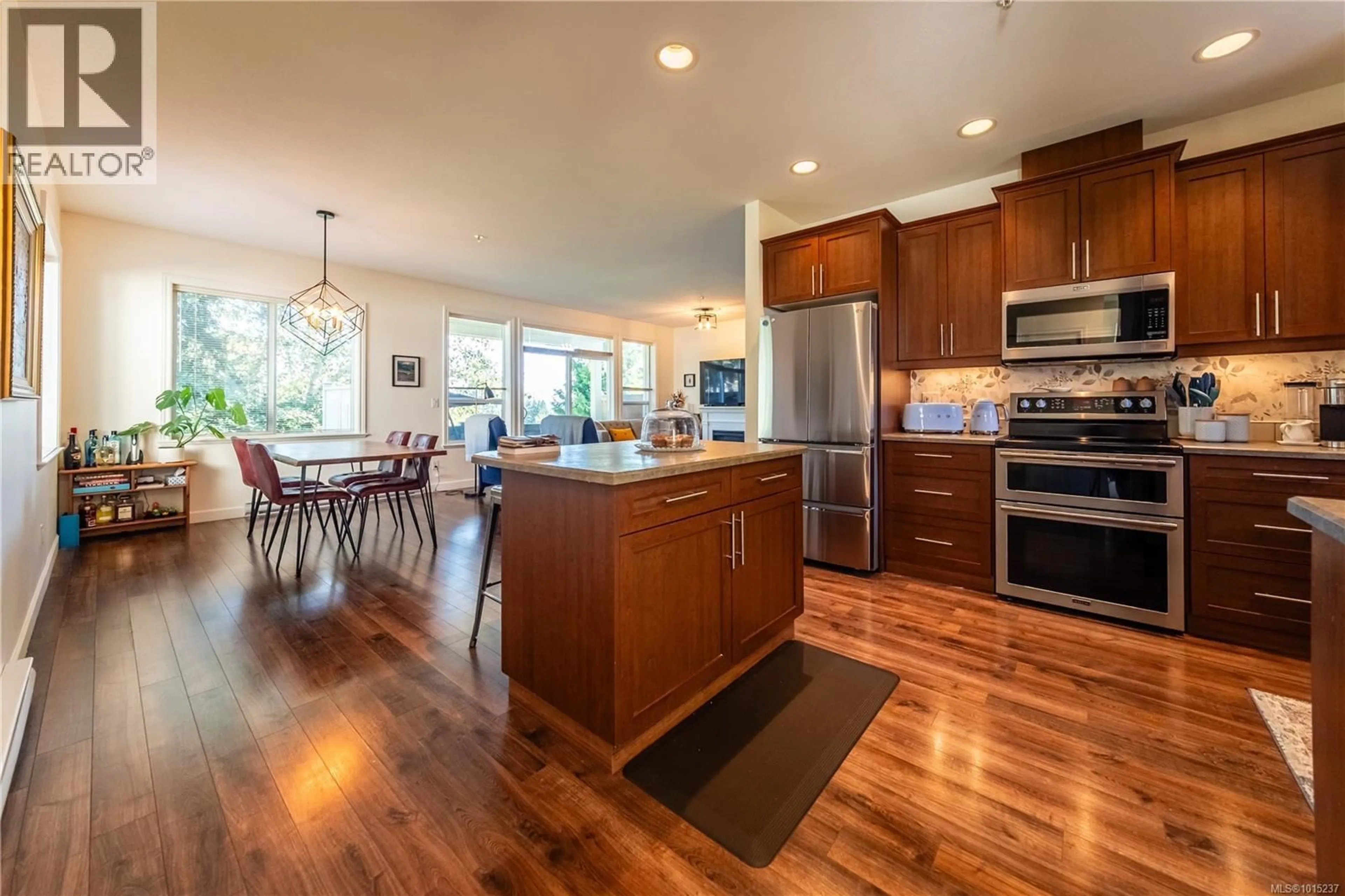 Open concept kitchen, wood/laminate floor for 100 - 834 VARSITY WAY, Nanaimo British Columbia V9R0A4