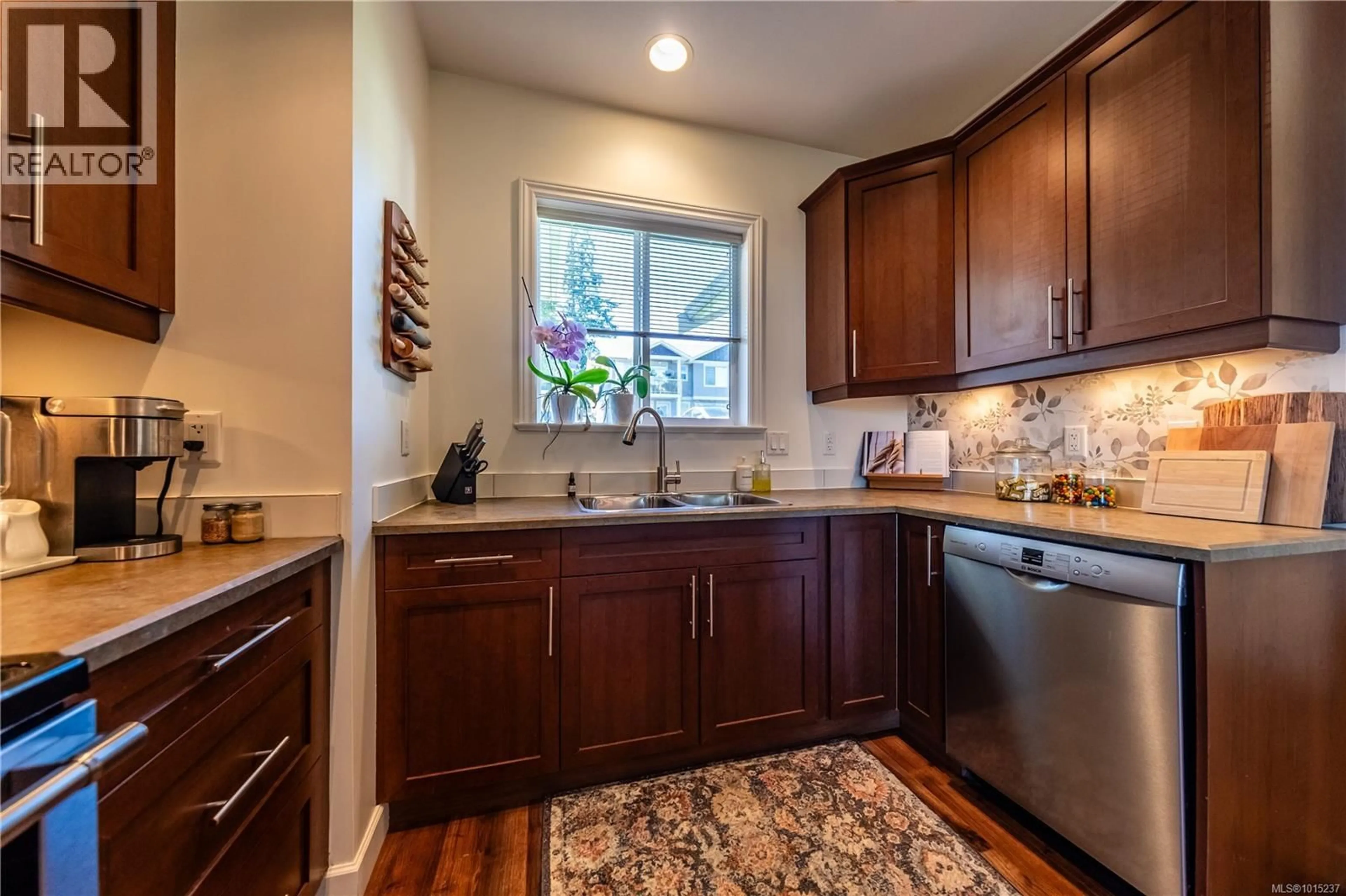 Standard kitchen, ceramic/tile floor for 100 - 834 VARSITY WAY, Nanaimo British Columbia V9R0A4