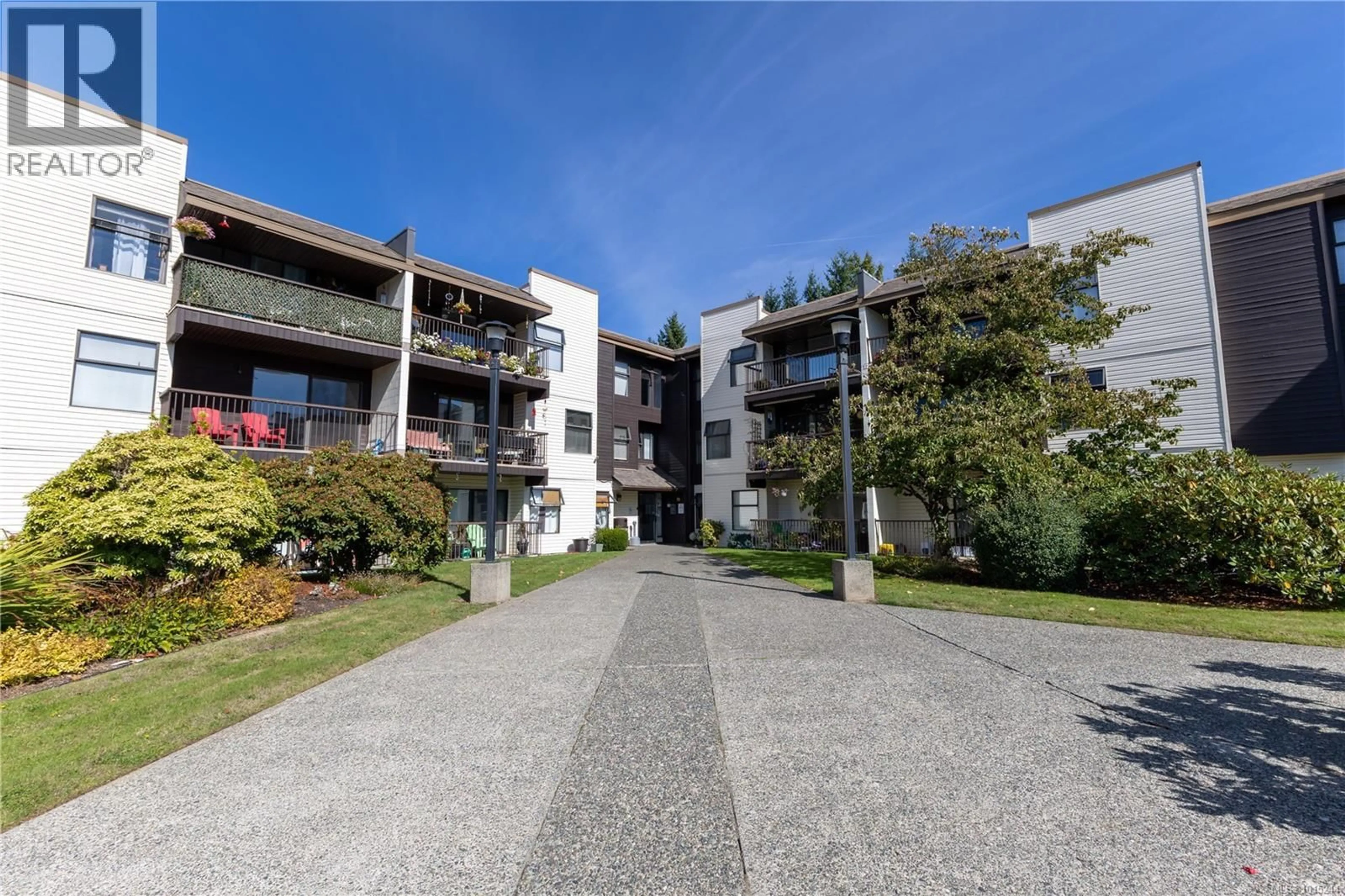 A pic from outside/outdoor area/front of a property/back of a property/a pic from drone, street for 208 - 585 DOGWOOD STREET, Campbell River British Columbia V9W6T6