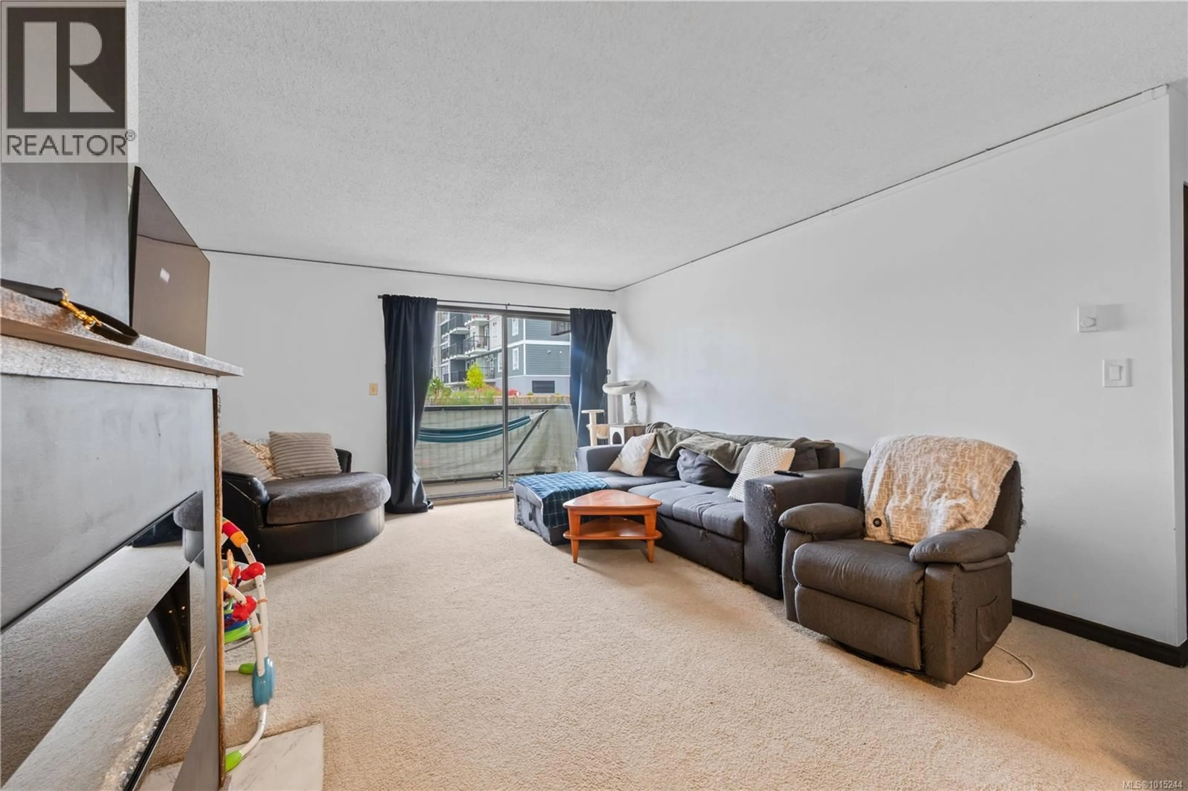 Living room with furniture, unknown for 208 - 585 DOGWOOD STREET, Campbell River British Columbia V9W6T6