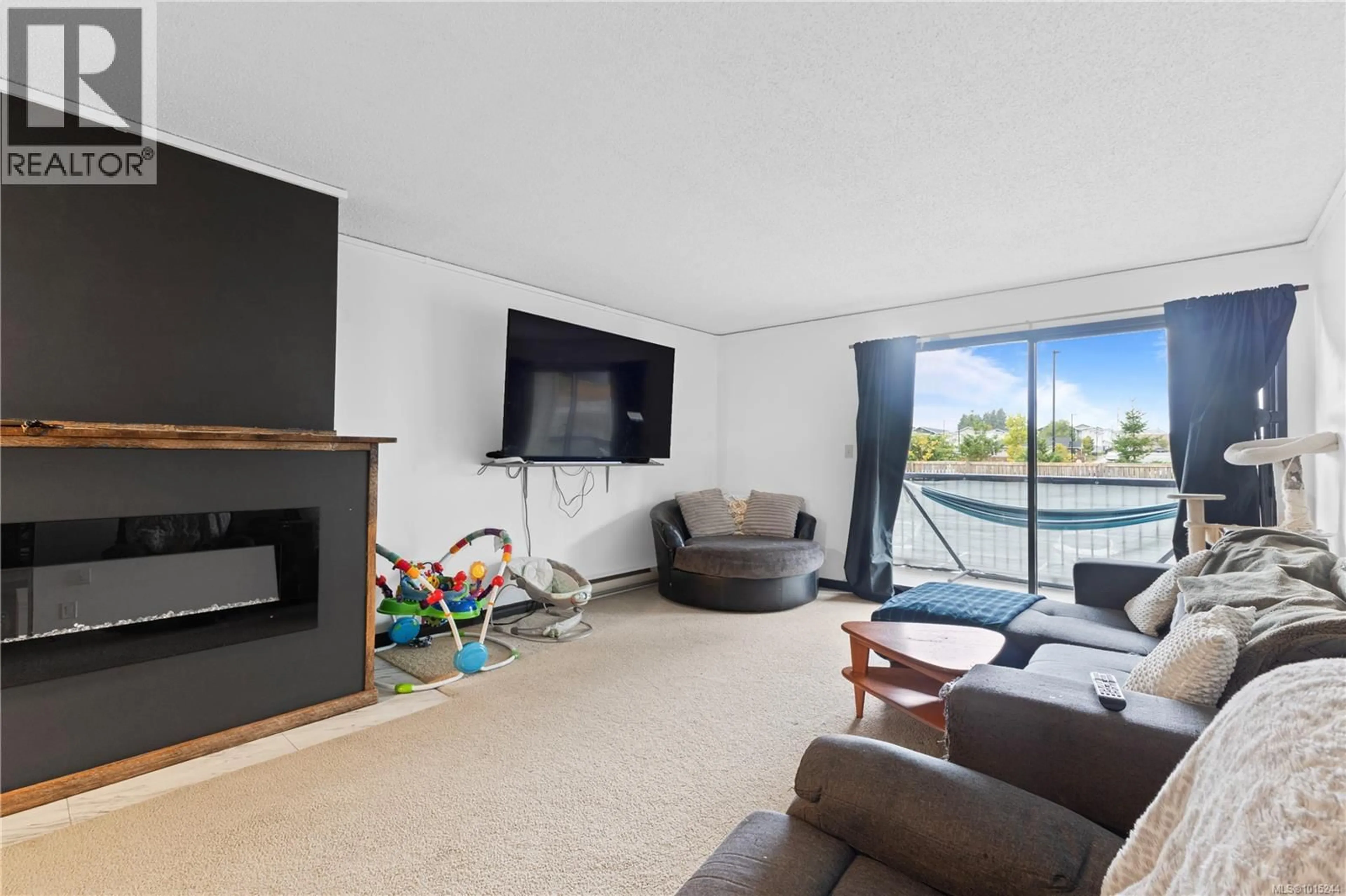 Living room with furniture, unknown for 208 - 585 DOGWOOD STREET, Campbell River British Columbia V9W6T6