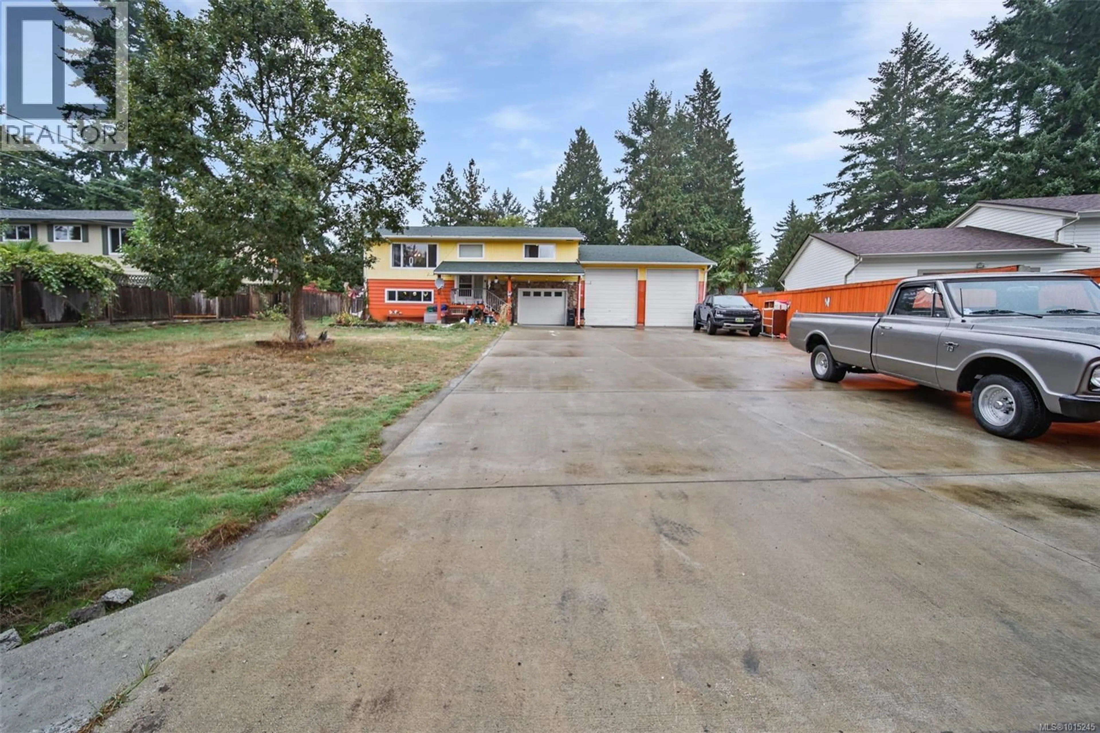 A pic from outside/outdoor area/front of a property/back of a property/a pic from drone, street for 5886 BROADWAY ROAD, Nanaimo British Columbia V9Y1E5